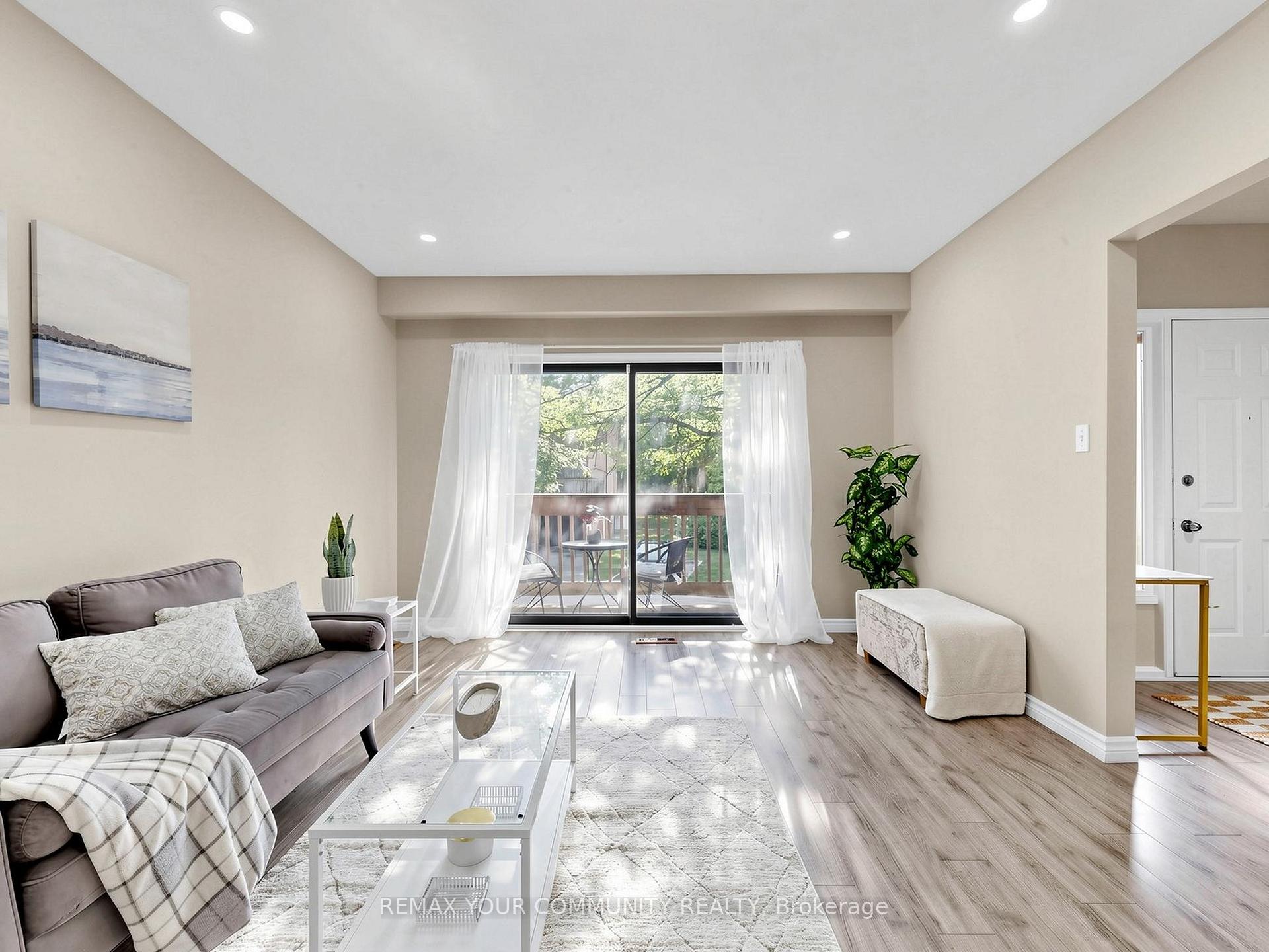 Photo 7 of Unit 16, 72 Ashglen Way, Markham, Unionville — HOMEH