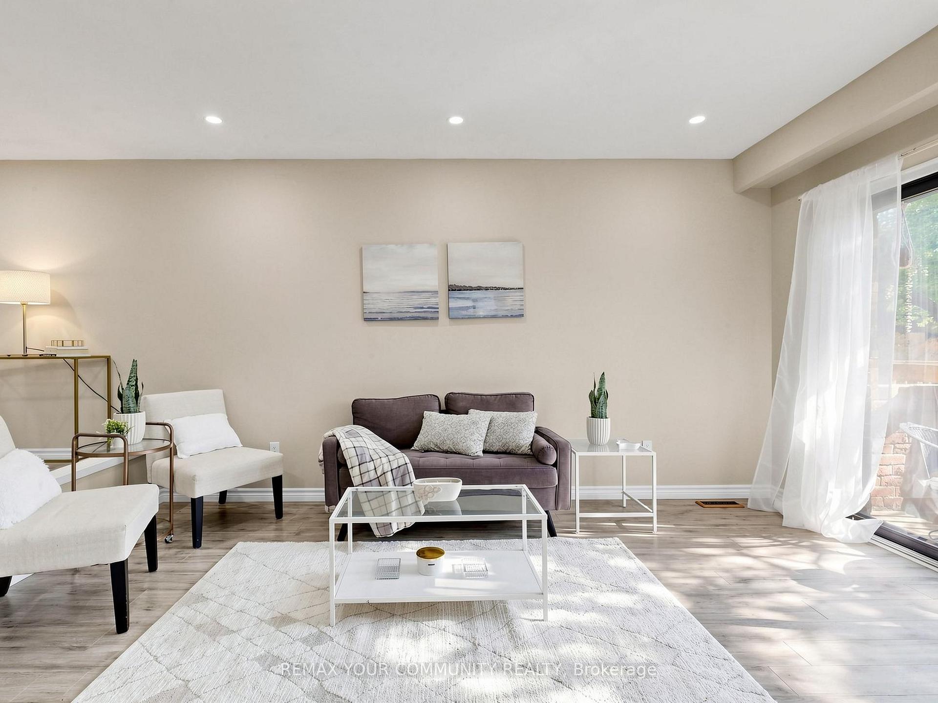 Photo 8 of Unit 16, 72 Ashglen Way, Markham, Unionville — HOMEH