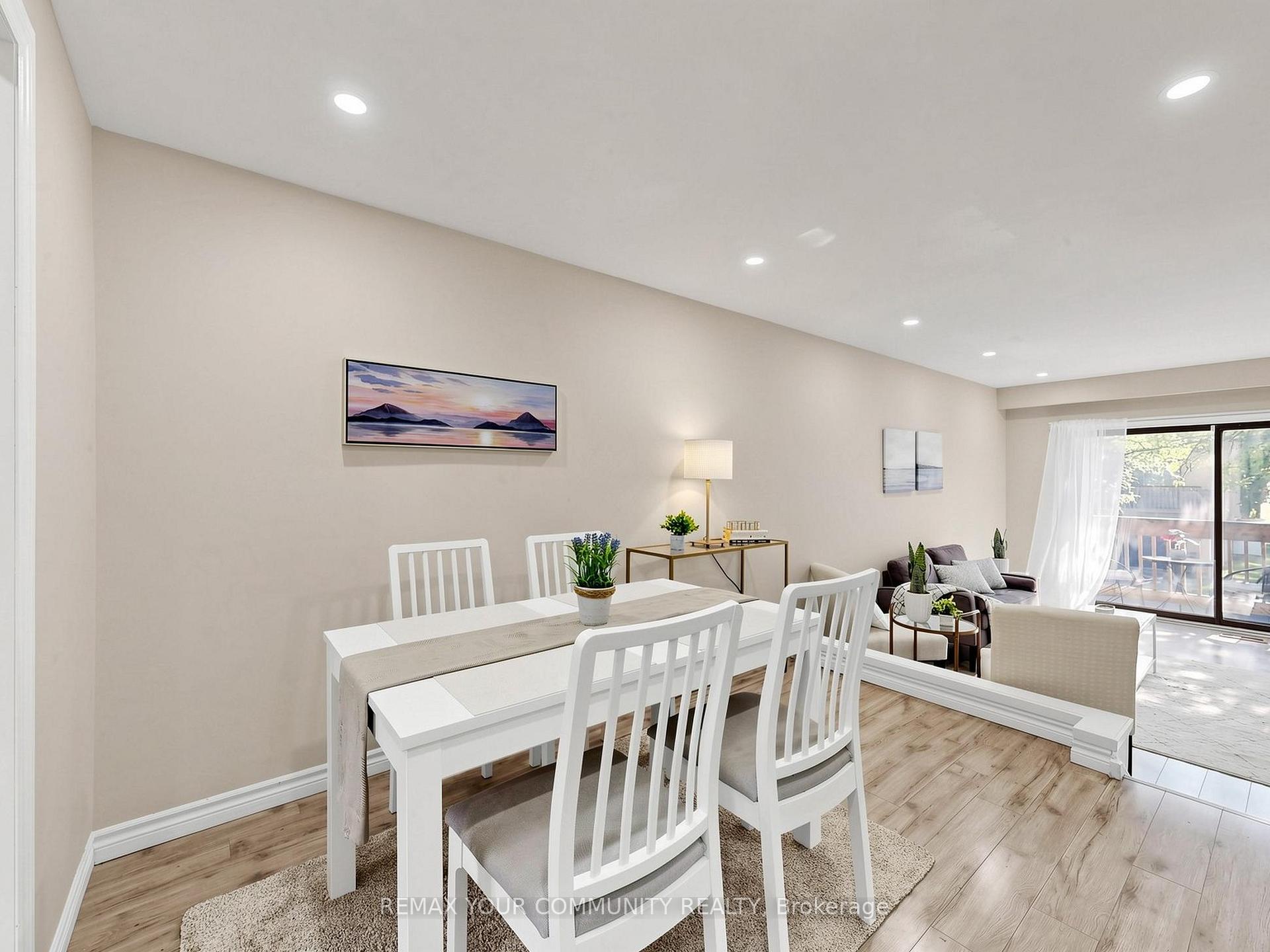 Photo 12 of Unit 16, 72 Ashglen Way, Markham, Unionville — HOMEH