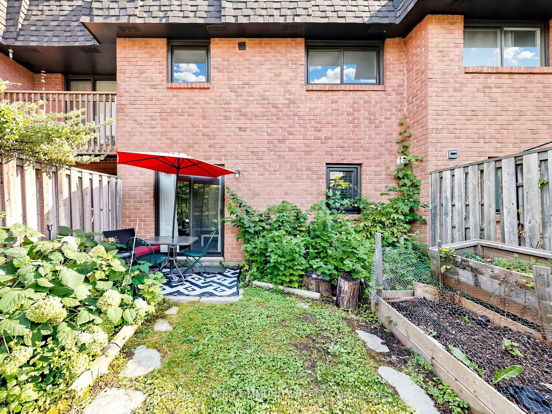 Photo 45 of Unit 16, 72 Ashglen Way, Markham, Unionville — HOMEH