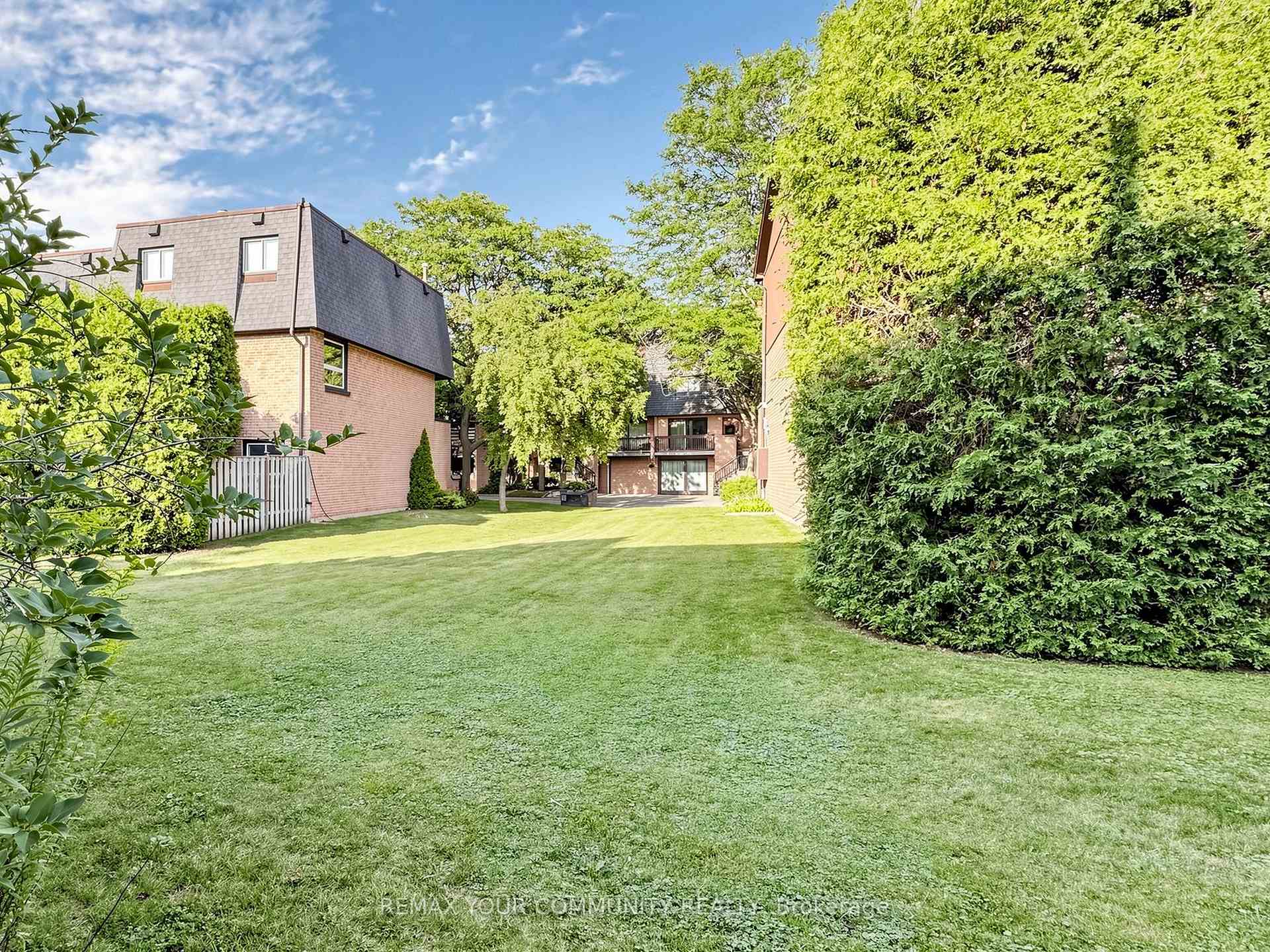 Photo 46 of Unit 16, 72 Ashglen Way, Markham, Unionville — HOMEH