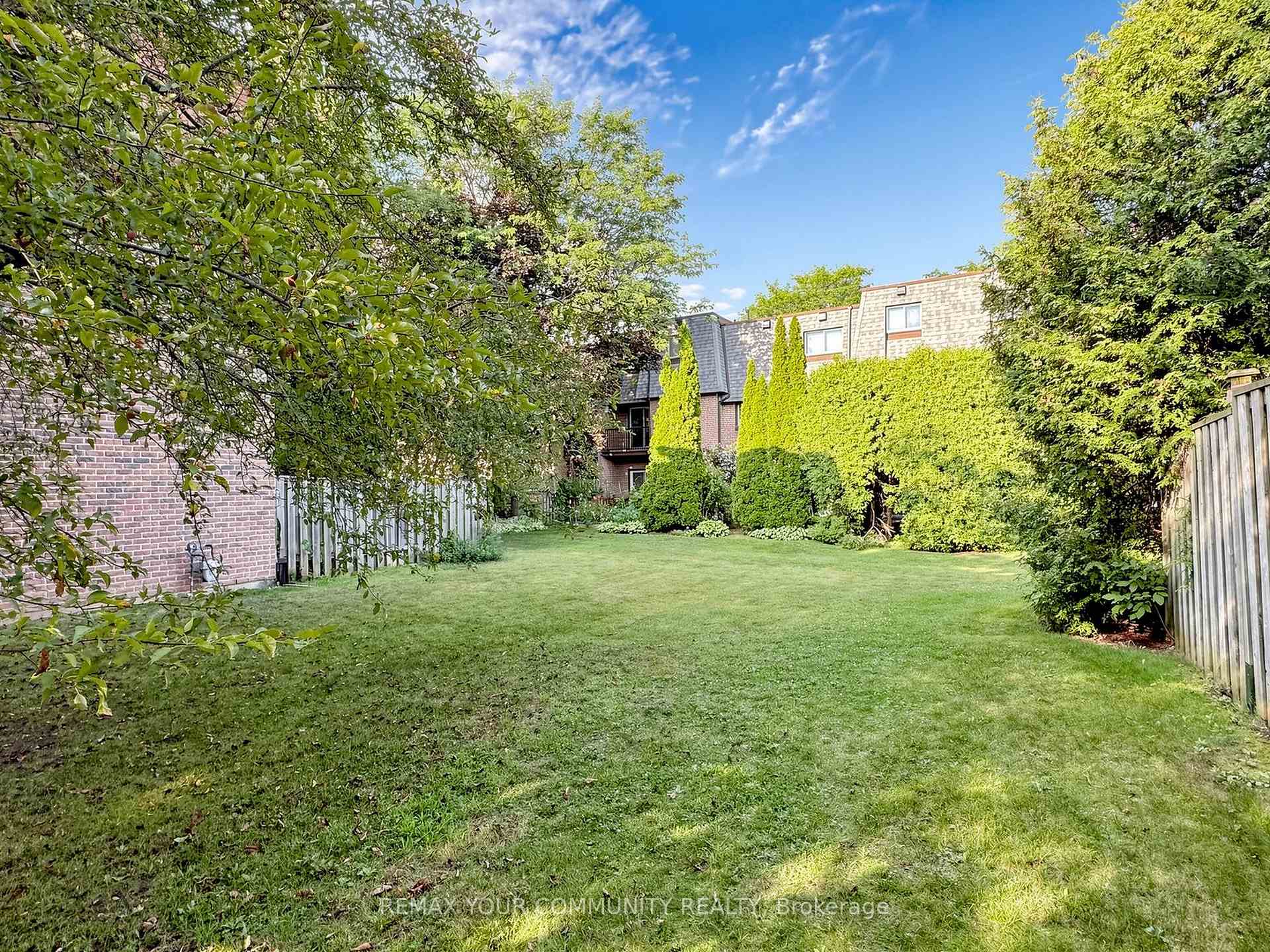 Photo 47 of Unit 16, 72 Ashglen Way, Markham, Unionville — HOMEH