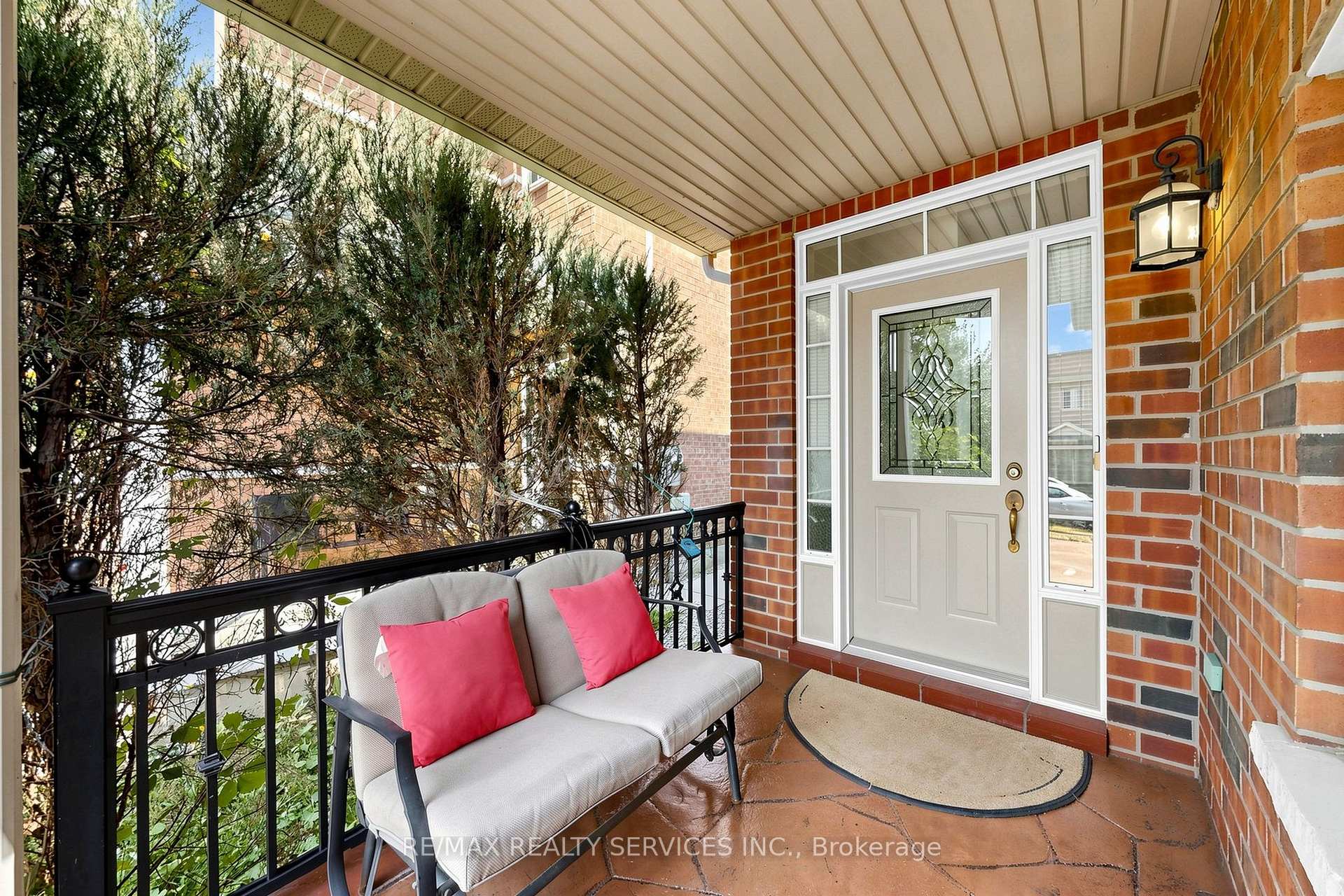 Photo 3 of 50 Rocky Point Crescent, Brampton, Madoc — HOMEH