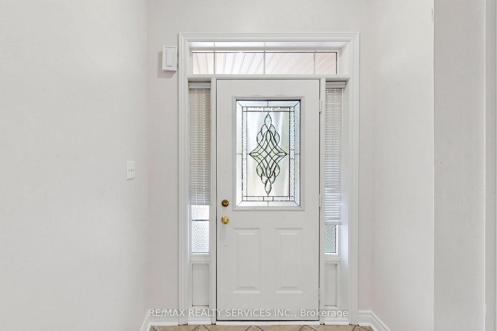 Photo 4 of 50 Rocky Point Crescent, Brampton, Madoc — HOMEH
