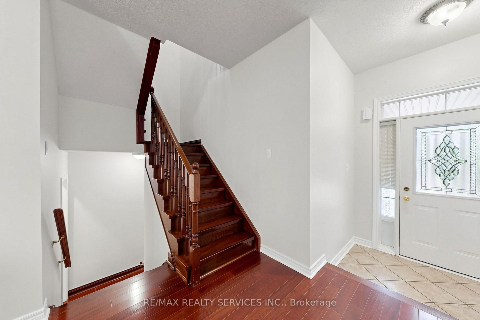 Photo 5 of 50 Rocky Point Crescent, Brampton, Madoc — HOMEH