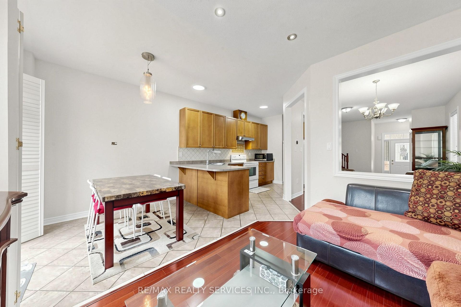 Photo 12 of 50 Rocky Point Crescent, Brampton, Madoc — HOMEH