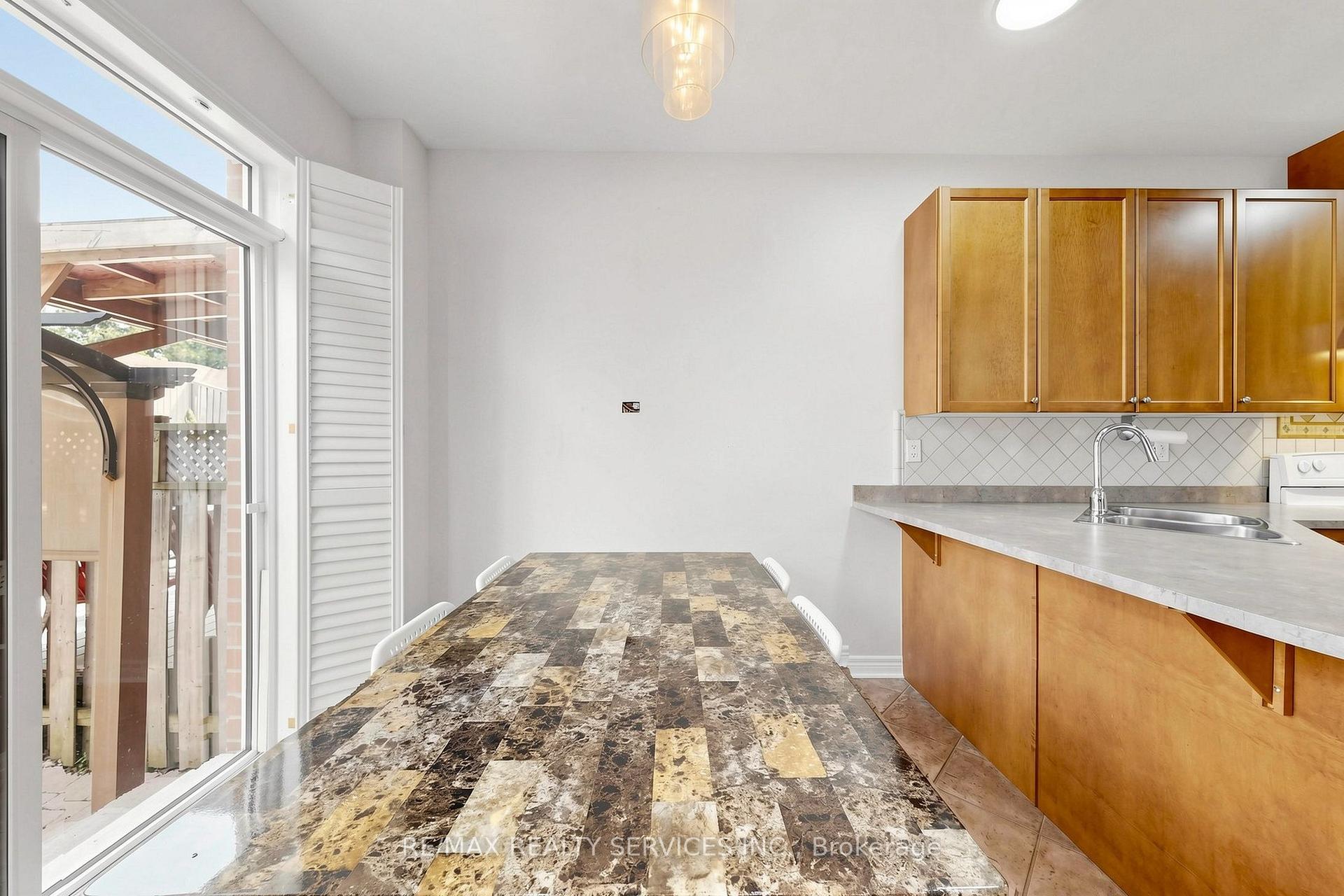 Photo 13 of 50 Rocky Point Crescent, Brampton, Madoc — HOMEH