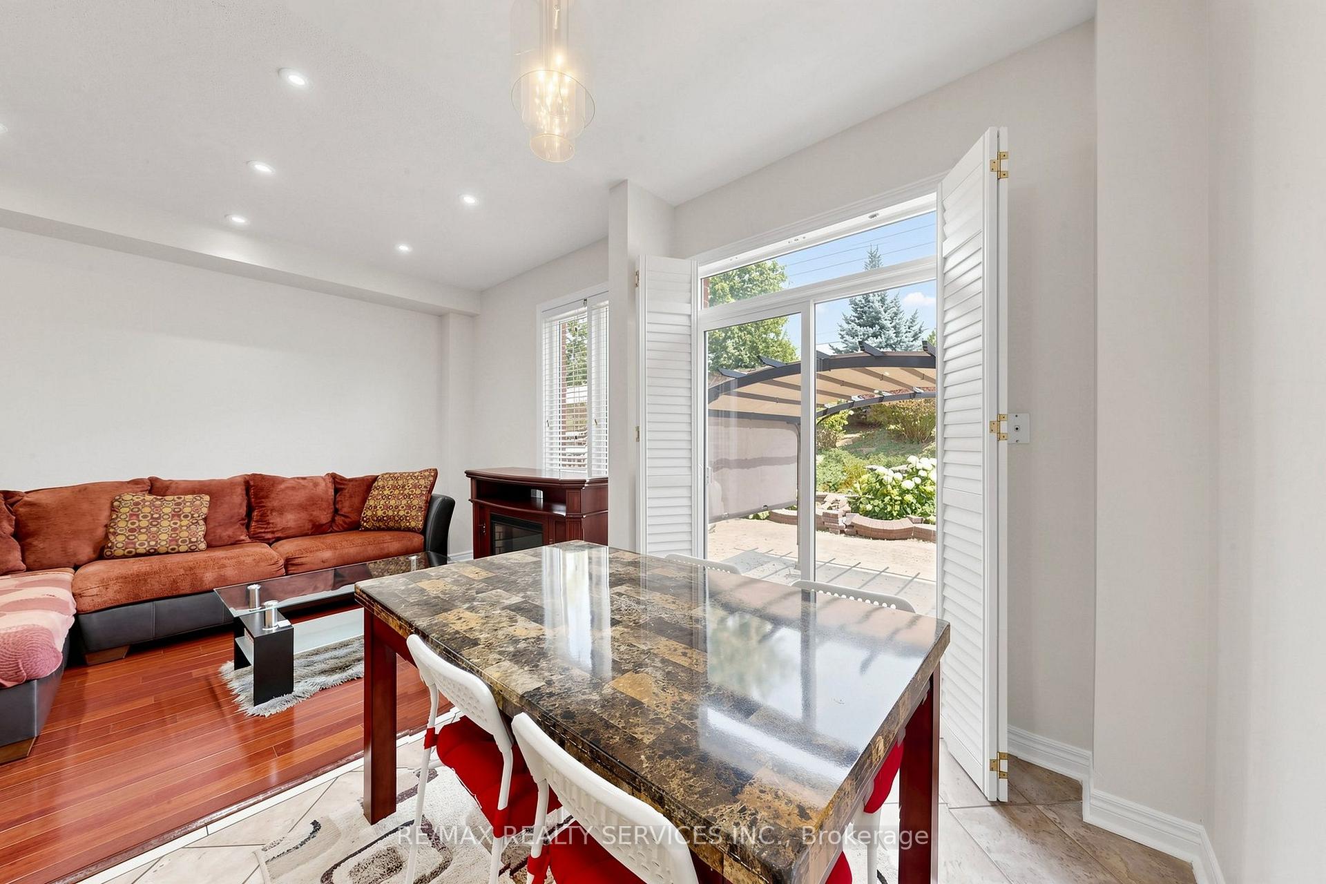 Photo 15 of 50 Rocky Point Crescent, Brampton, Madoc — HOMEH