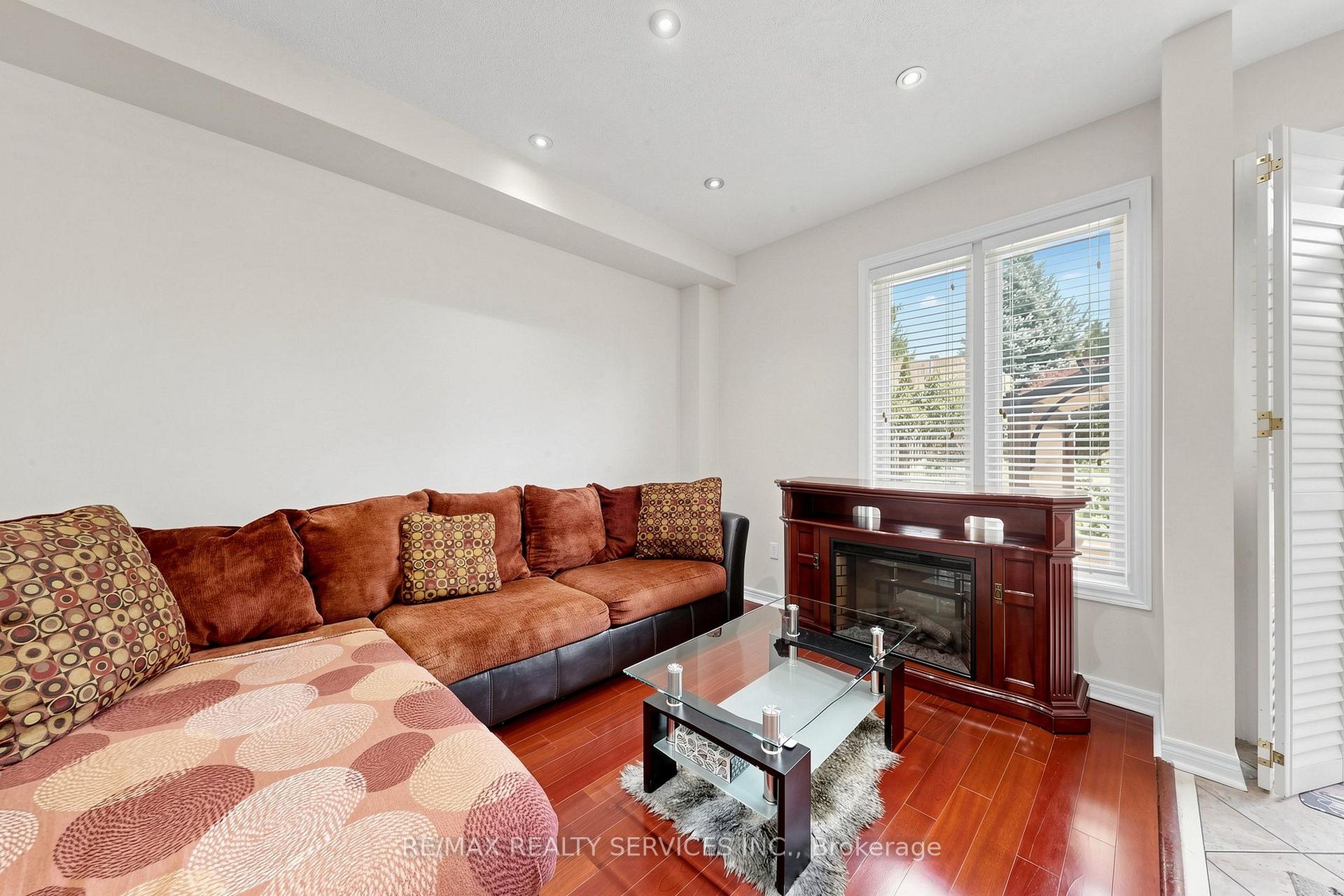 Photo 16 of 50 Rocky Point Crescent, Brampton, Madoc — HOMEH