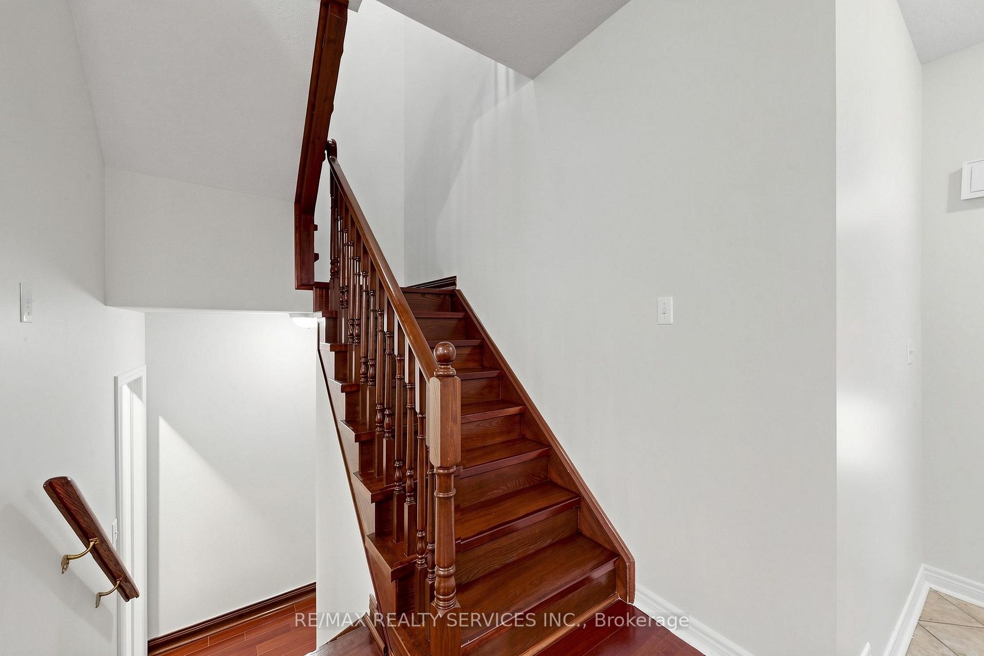 Photo 19 of 50 Rocky Point Crescent, Brampton, Madoc — HOMEH