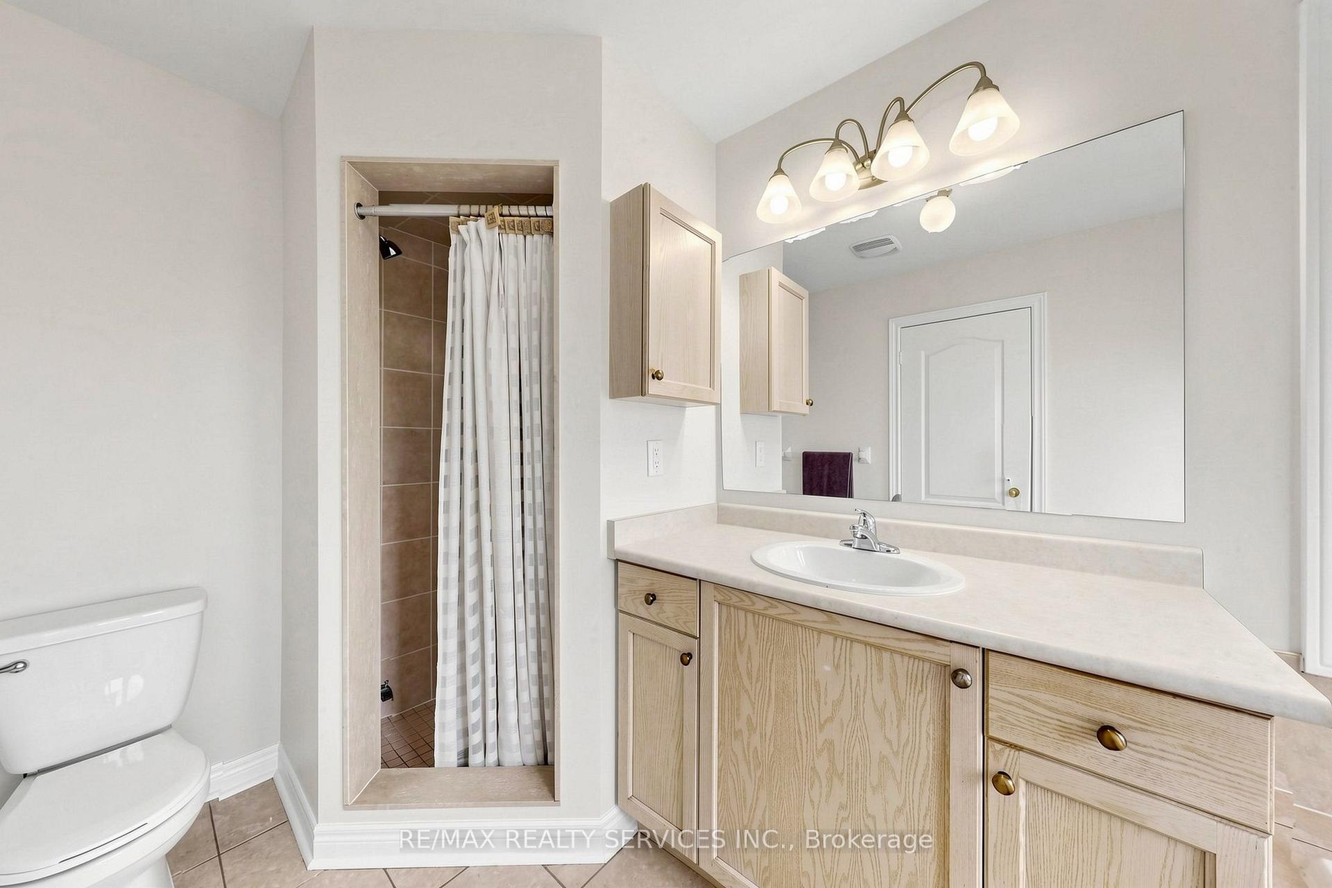 Photo 25 of 50 Rocky Point Crescent, Brampton, Madoc — HOMEH
