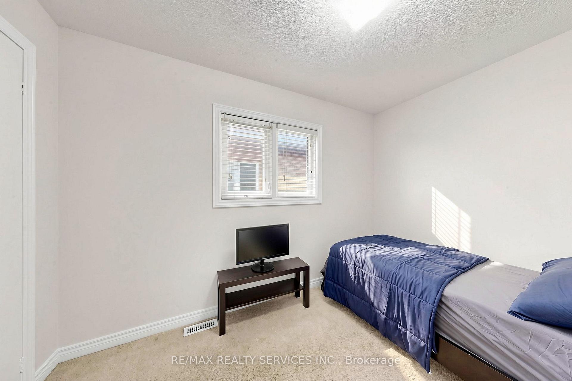 Photo 26 of 50 Rocky Point Crescent, Brampton, Madoc — HOMEH