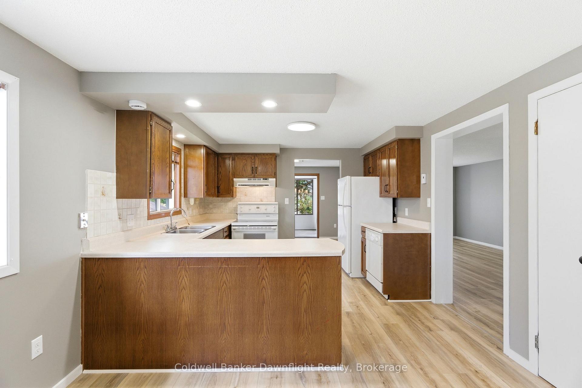 Photo 15 of 516 Maitland Court, North Huron, Wingham — HOMEH