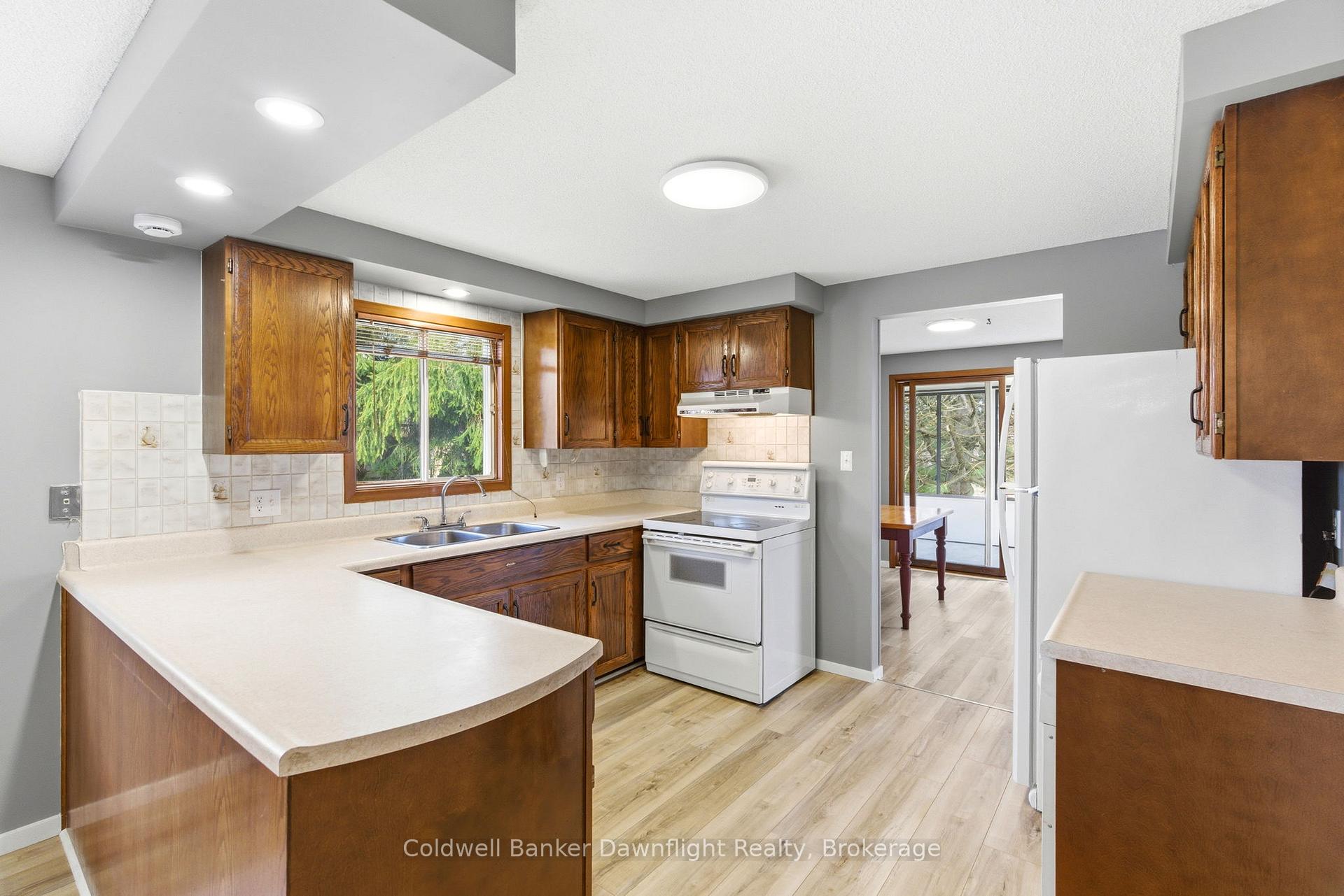 Photo 16 of 516 Maitland Court, North Huron, Wingham — HOMEH