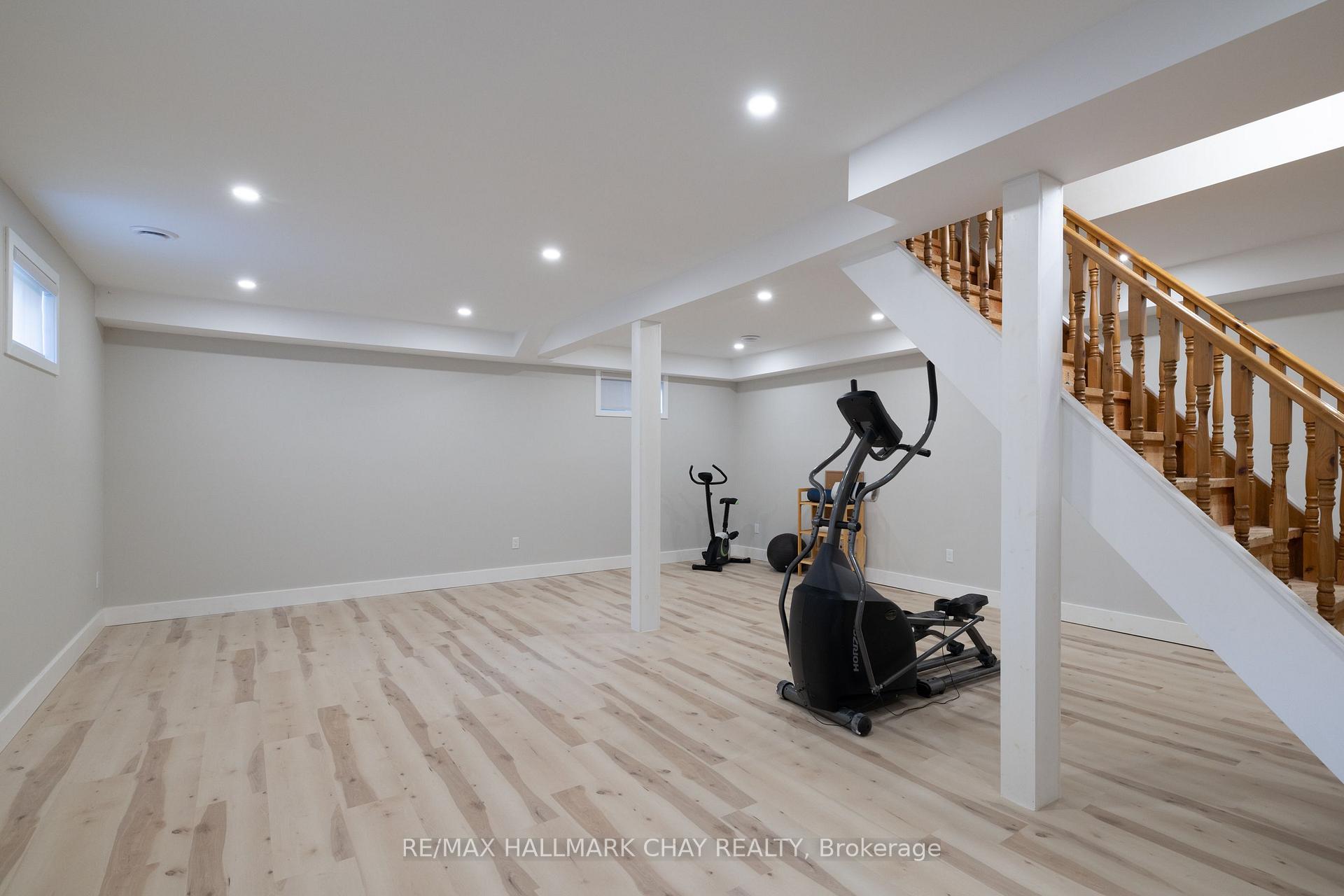 Photo 5 of 372 Lakewood Drive, Midland — HOMEH
