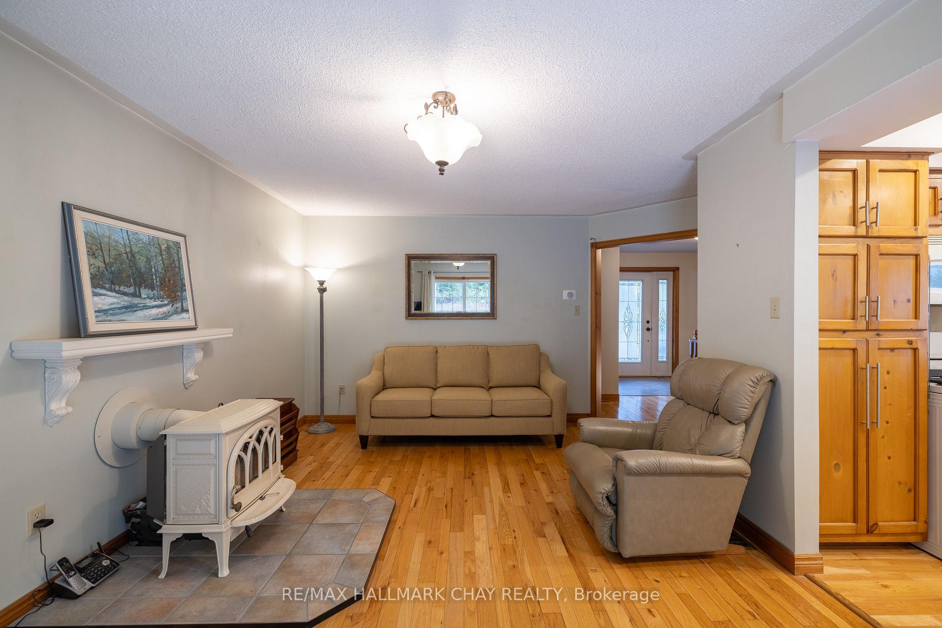 Photo 9 of 372 Lakewood Drive, Midland — HOMEH