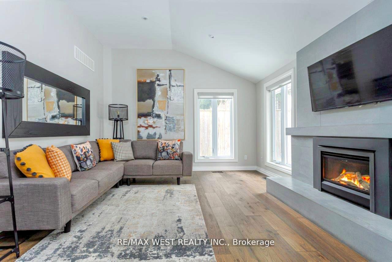 Photo 11 of 26 Hostein Drive, Hamilton, Ancaster — HOMEH