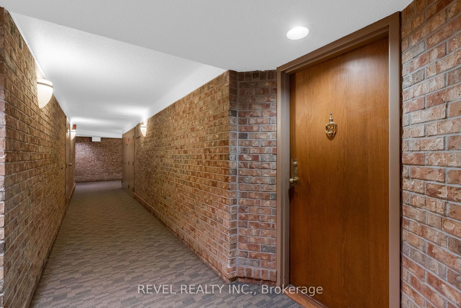 Photo 3 of Unit 305, 181 Collier Street, Barrie, North Shore — HOMEH