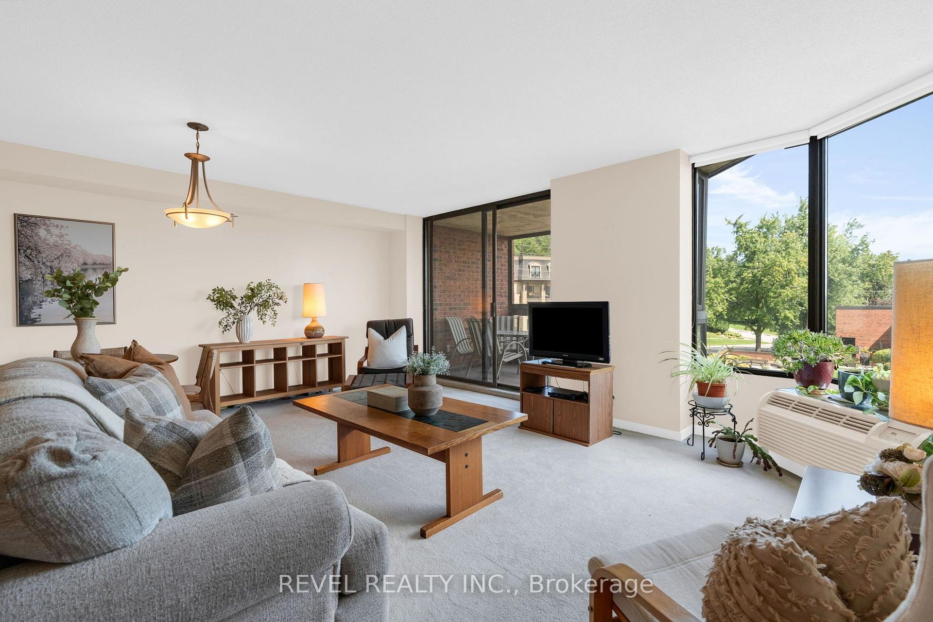 Photo 7 of Unit 305, 181 Collier Street, Barrie, North Shore — HOMEH
