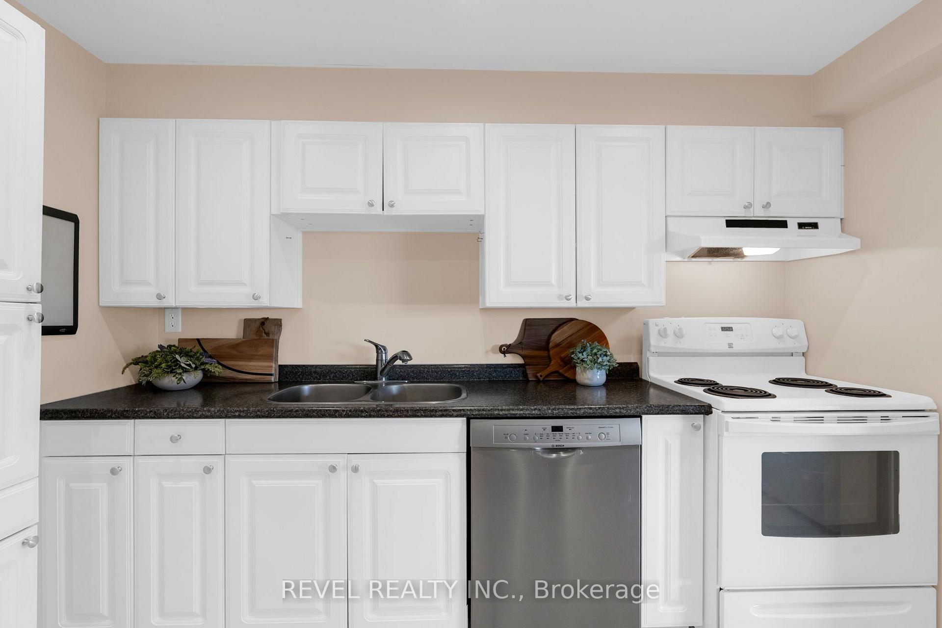 Photo 14 of Unit 305, 181 Collier Street, Barrie, North Shore — HOMEH