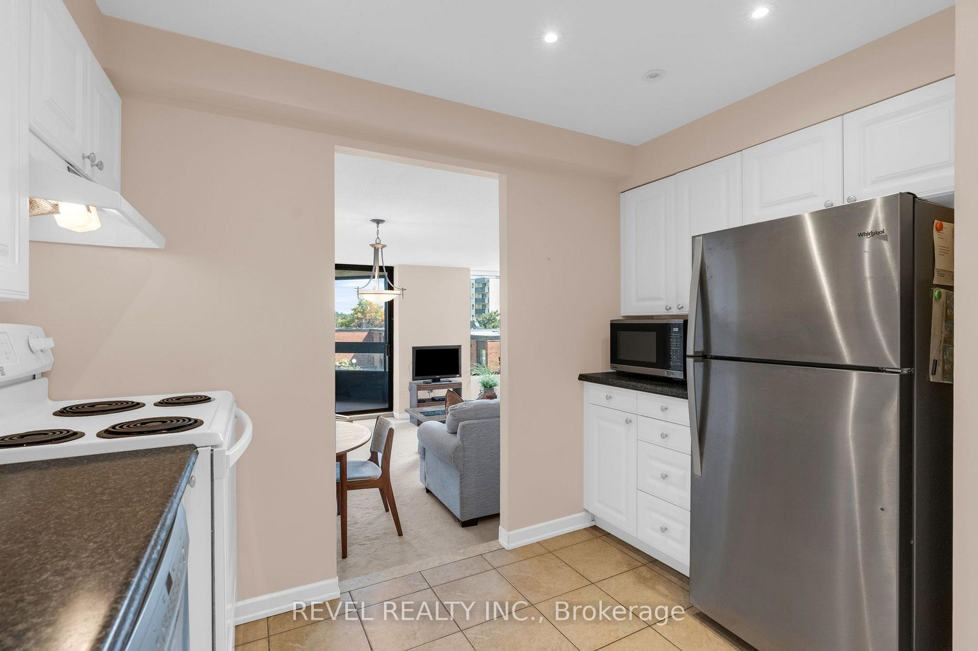 Photo 15 of Unit 305, 181 Collier Street, Barrie, North Shore — HOMEH