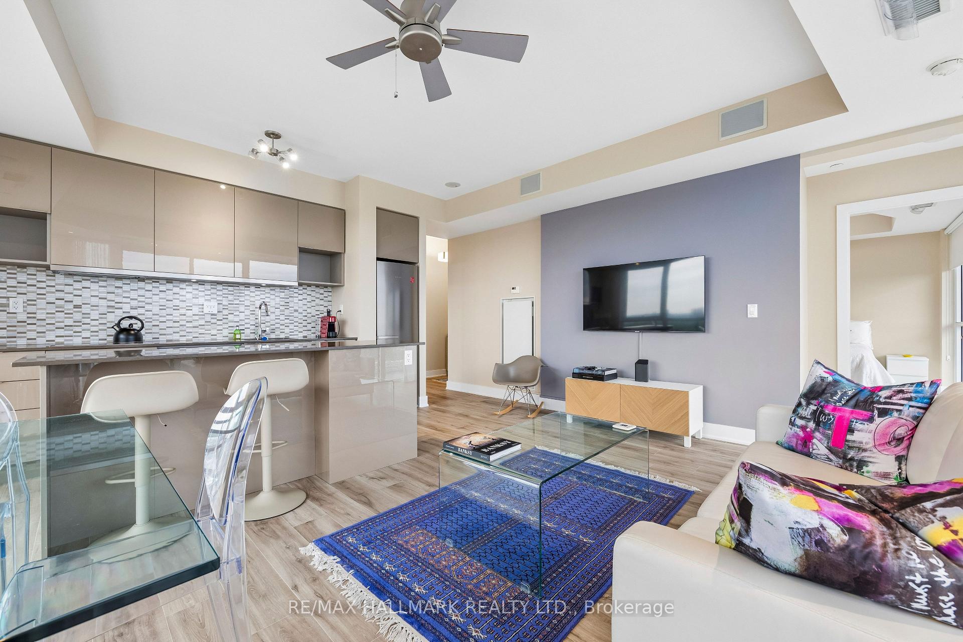 Photo 3 of Unit 924, 99 The Donway, North York, Banbury-Don Mills — HOMEH