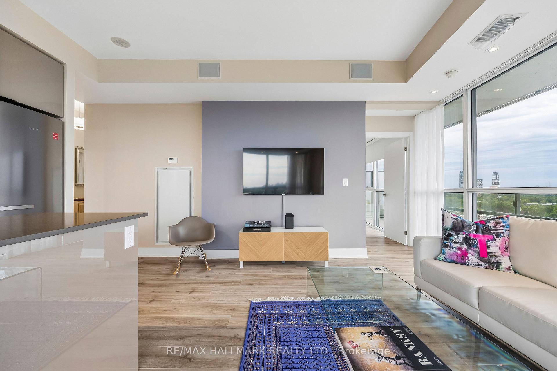 Photo 6 of Unit 924, 99 The Donway, North York, Banbury-Don Mills — HOMEH