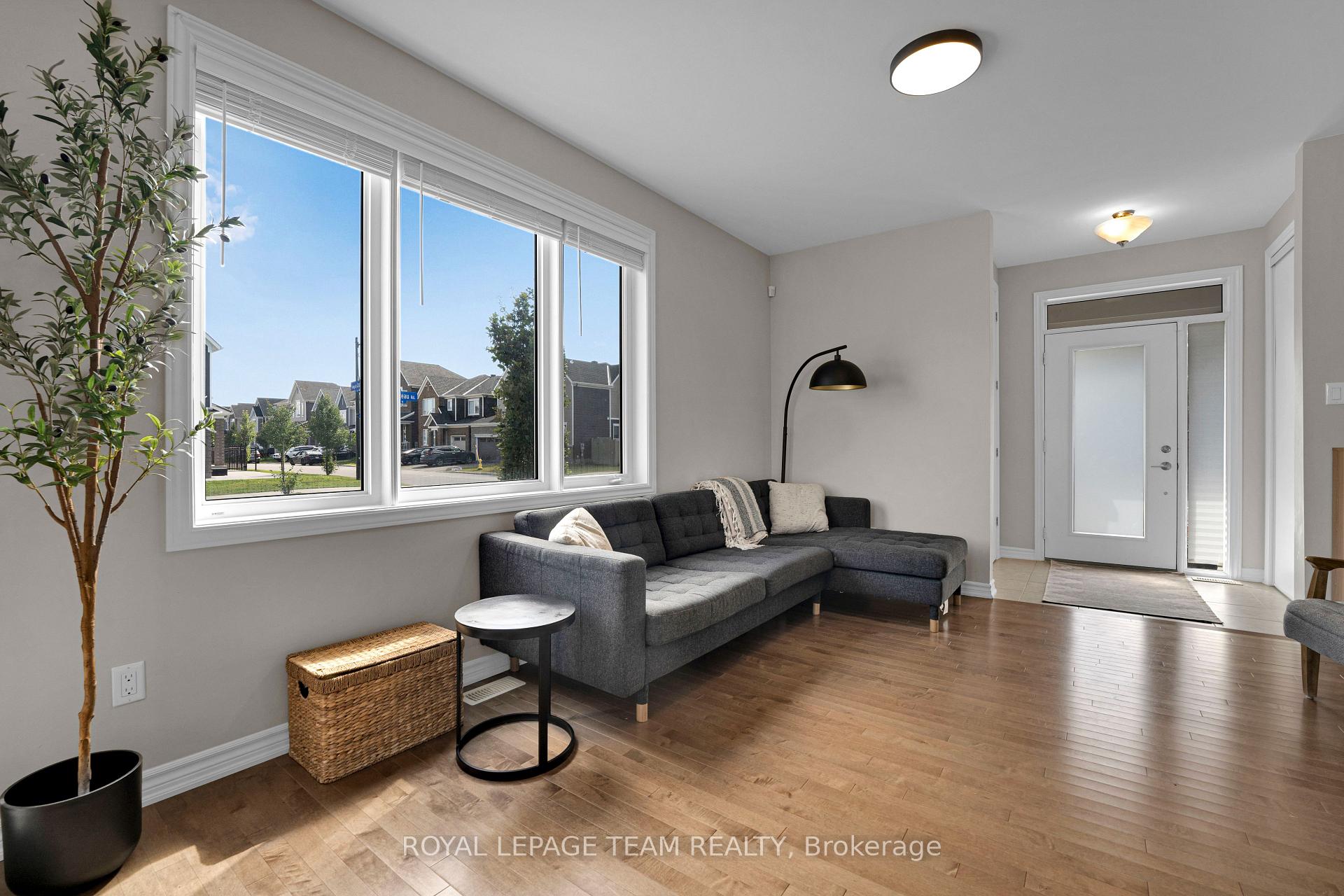 Photo 7 of 521 Loury Row, Ottawa, Chapel Hill South - Orleans Village — HOMEH