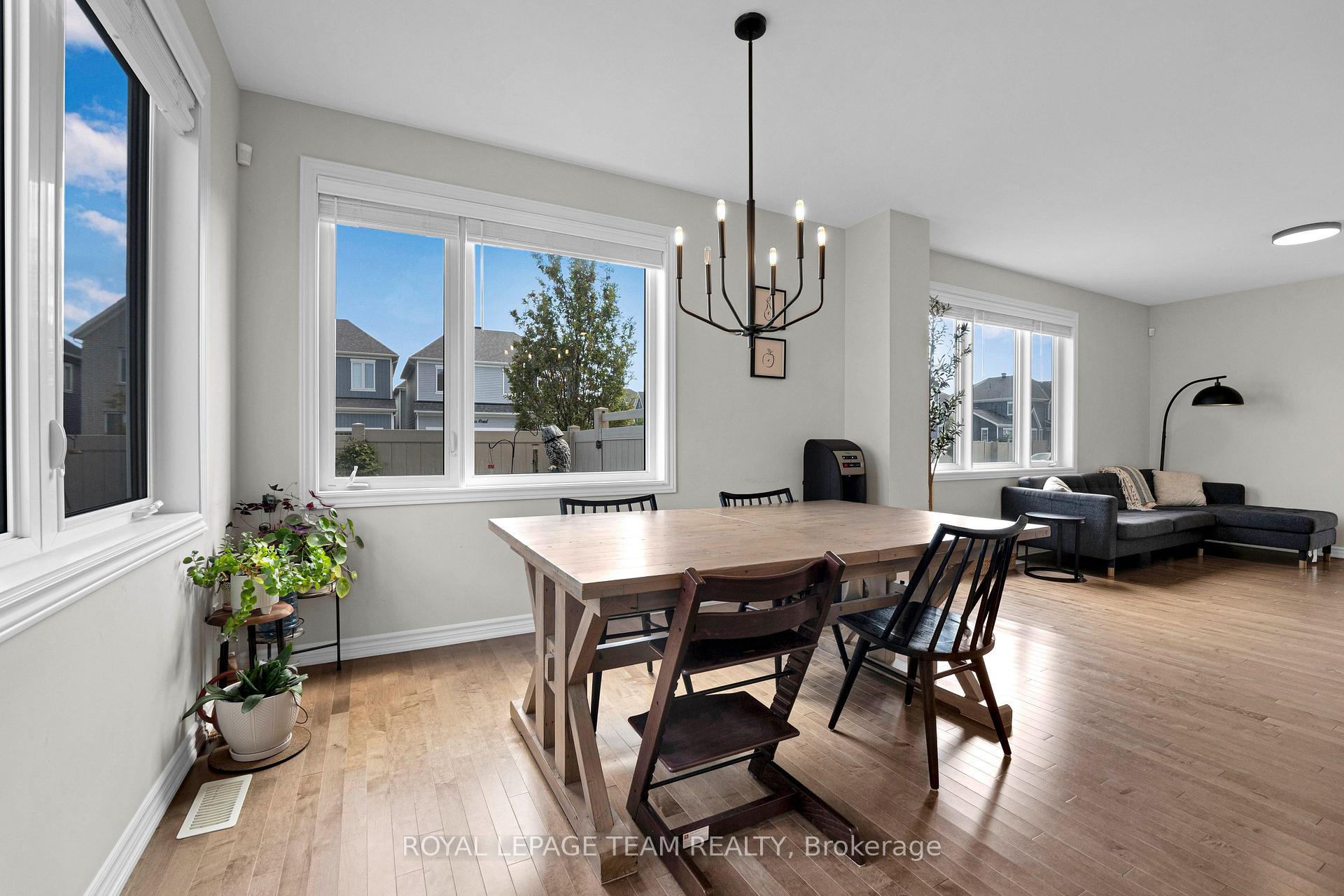 Photo 10 of 521 Loury Row, Ottawa, Chapel Hill South - Orleans Village — HOMEH