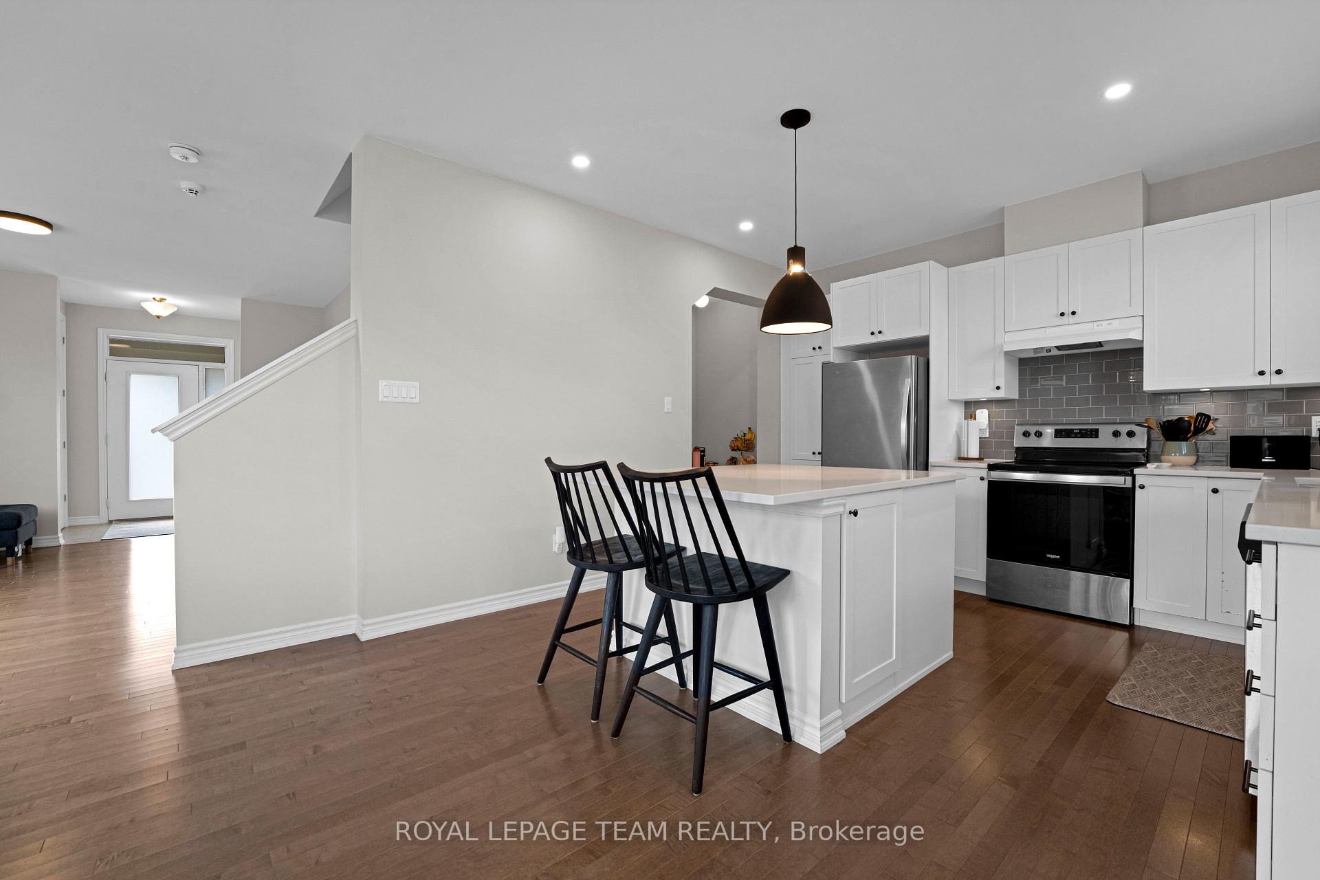 Photo 11 of 521 Loury Row, Ottawa, Chapel Hill South - Orleans Village — HOMEH