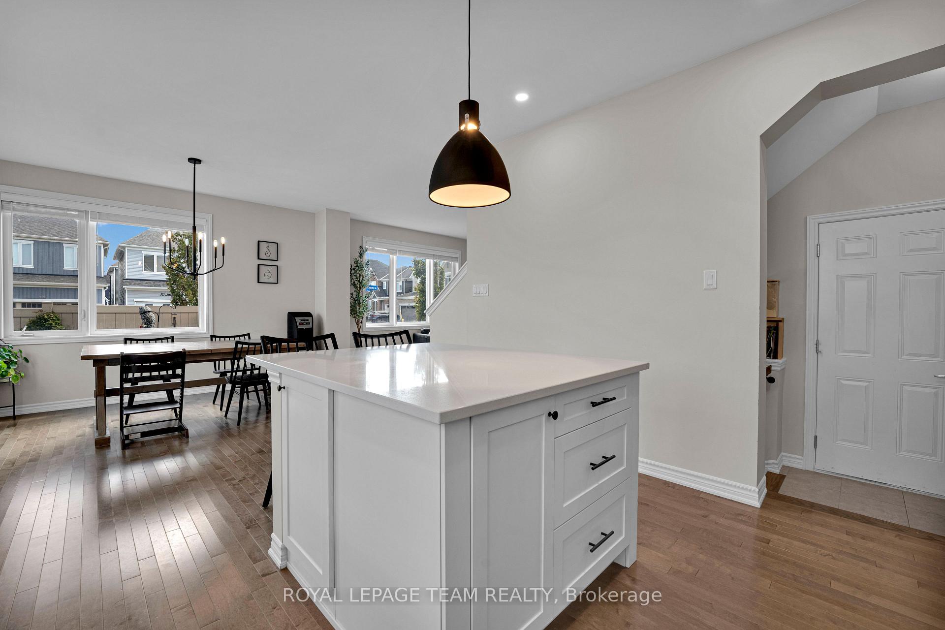 Photo 14 of 521 Loury Row, Ottawa, Chapel Hill South - Orleans Village — HOMEH