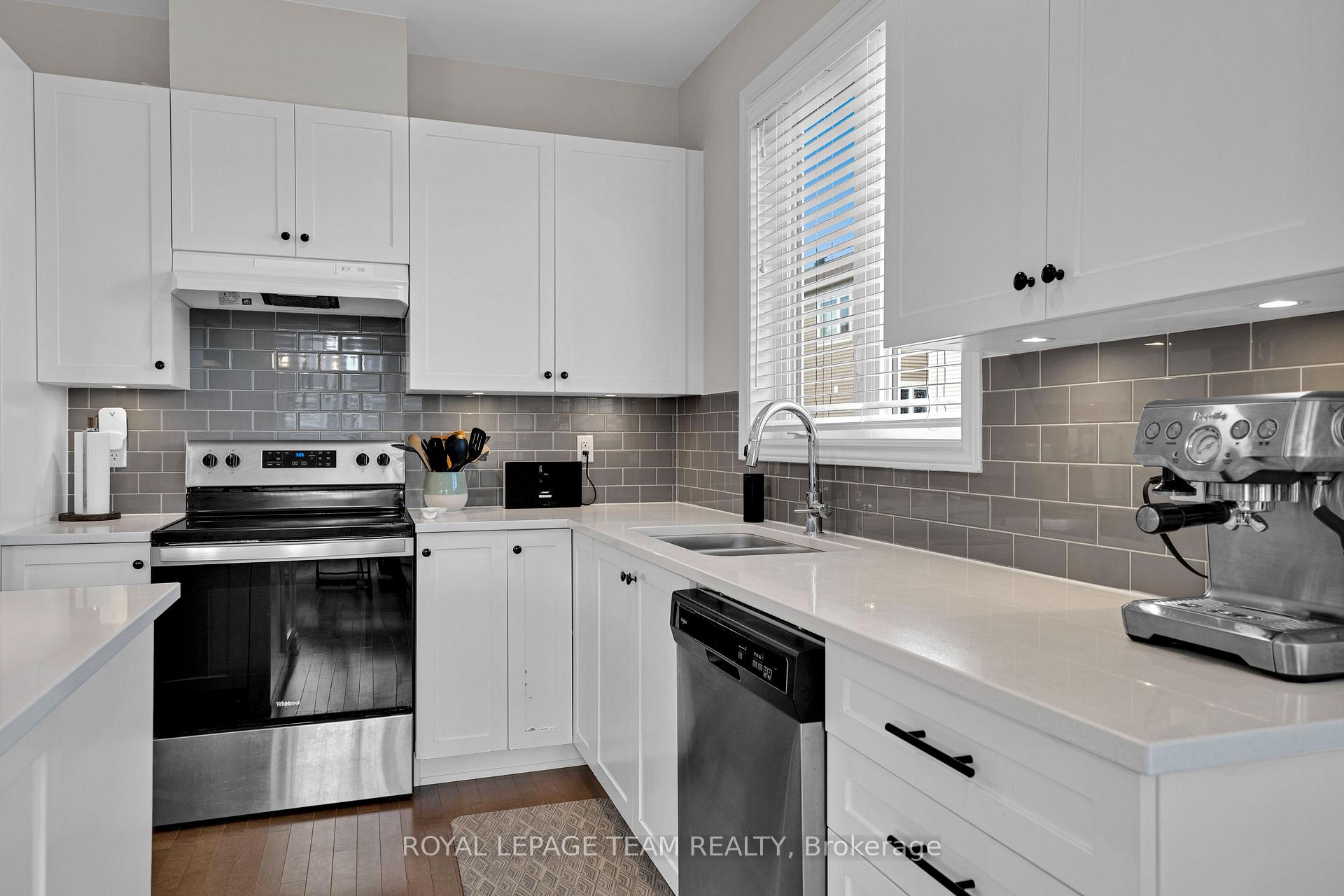 Photo 15 of 521 Loury Row, Ottawa, Chapel Hill South - Orleans Village — HOMEH