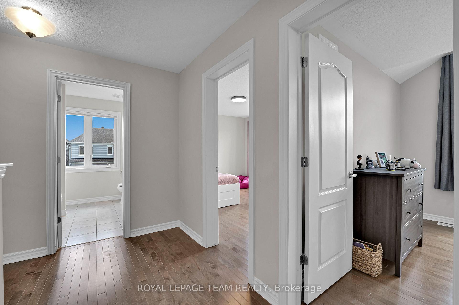 Photo 16 of 521 Loury Row, Ottawa, Chapel Hill South - Orleans Village — HOMEH