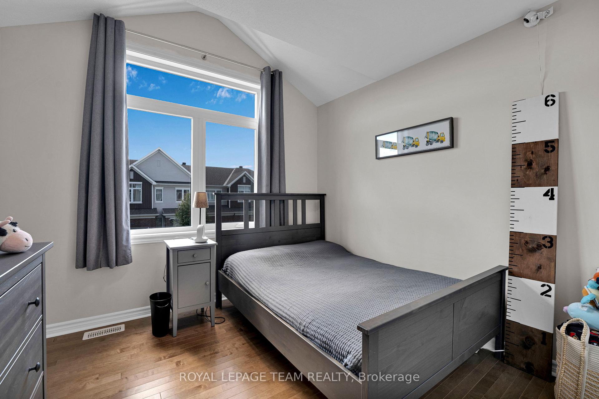 Photo 17 of 521 Loury Row, Ottawa, Chapel Hill South - Orleans Village — HOMEH