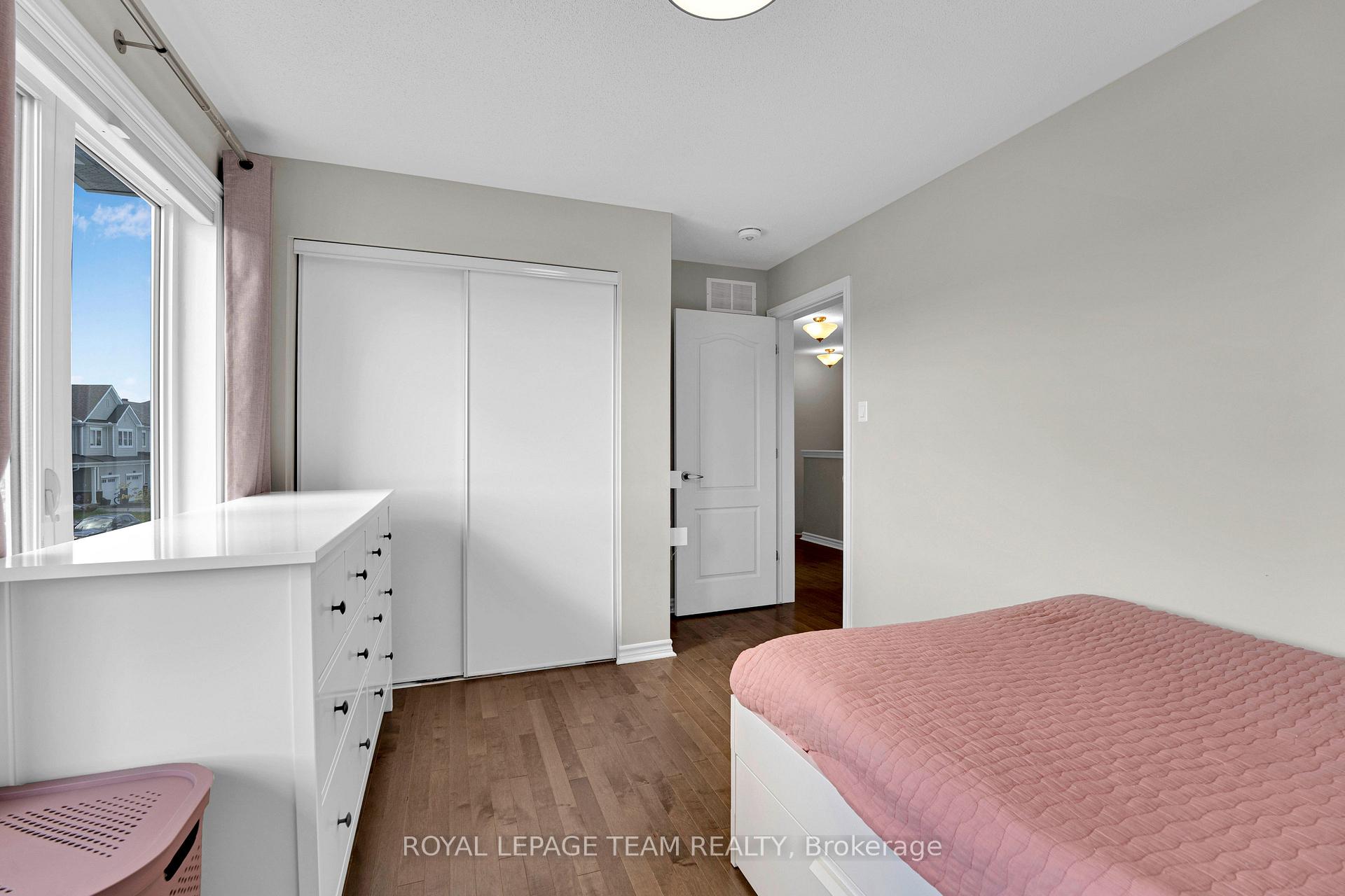 Photo 20 of 521 Loury Row, Ottawa, Chapel Hill South - Orleans Village — HOMEH