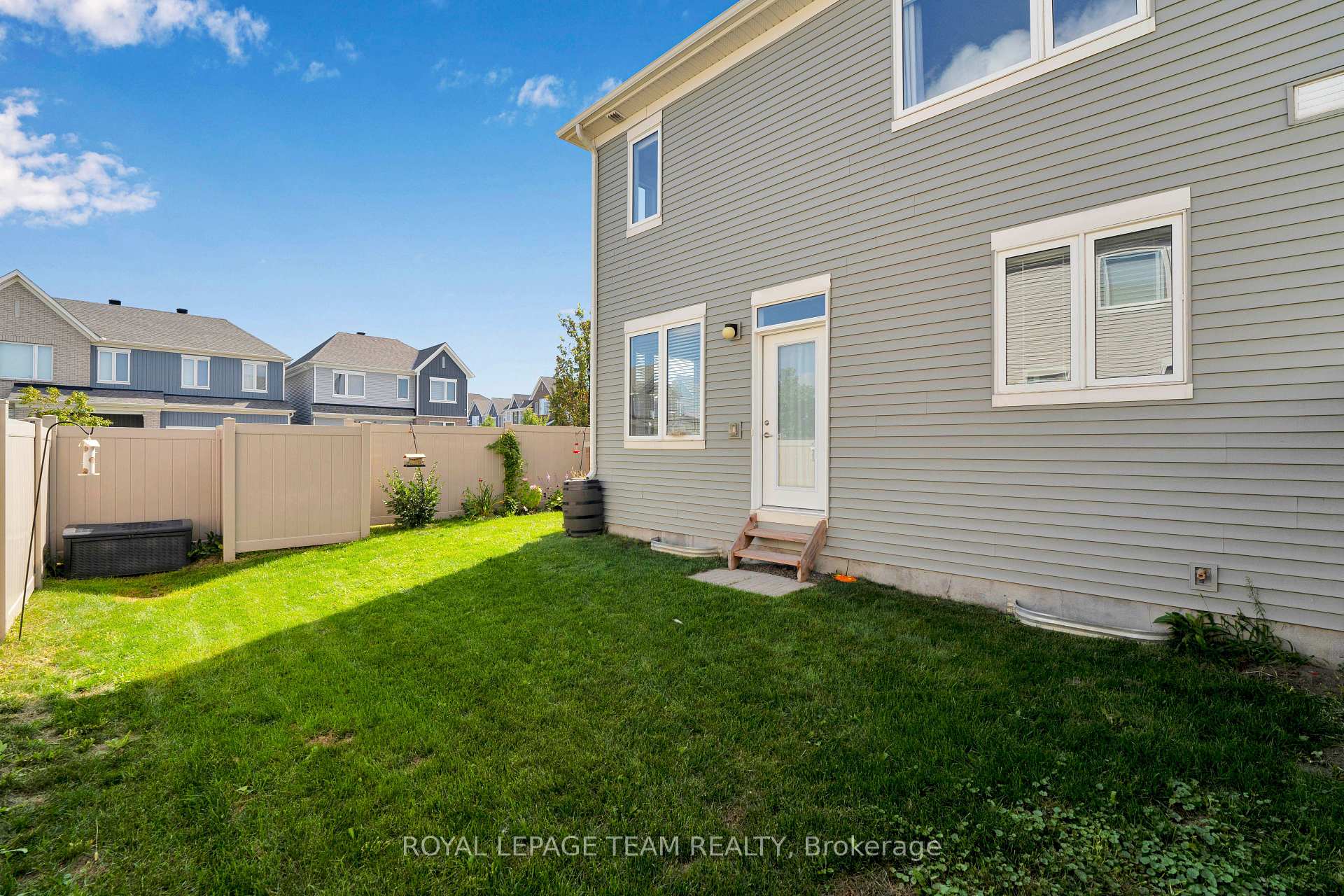Photo 32 of 521 Loury Row, Ottawa, Chapel Hill South - Orleans Village — HOMEH