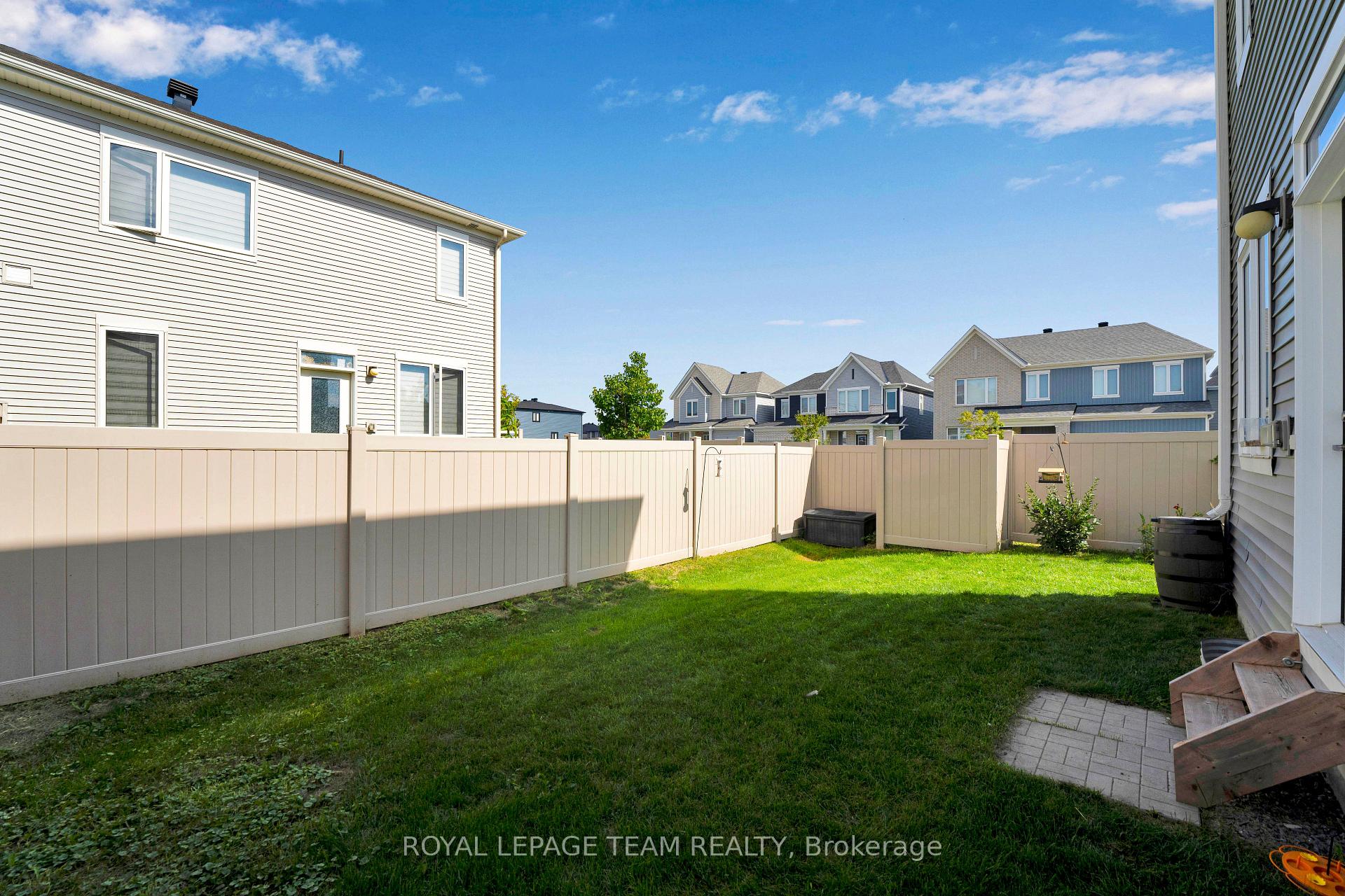 Photo 33 of 521 Loury Row, Ottawa, Chapel Hill South - Orleans Village — HOMEH