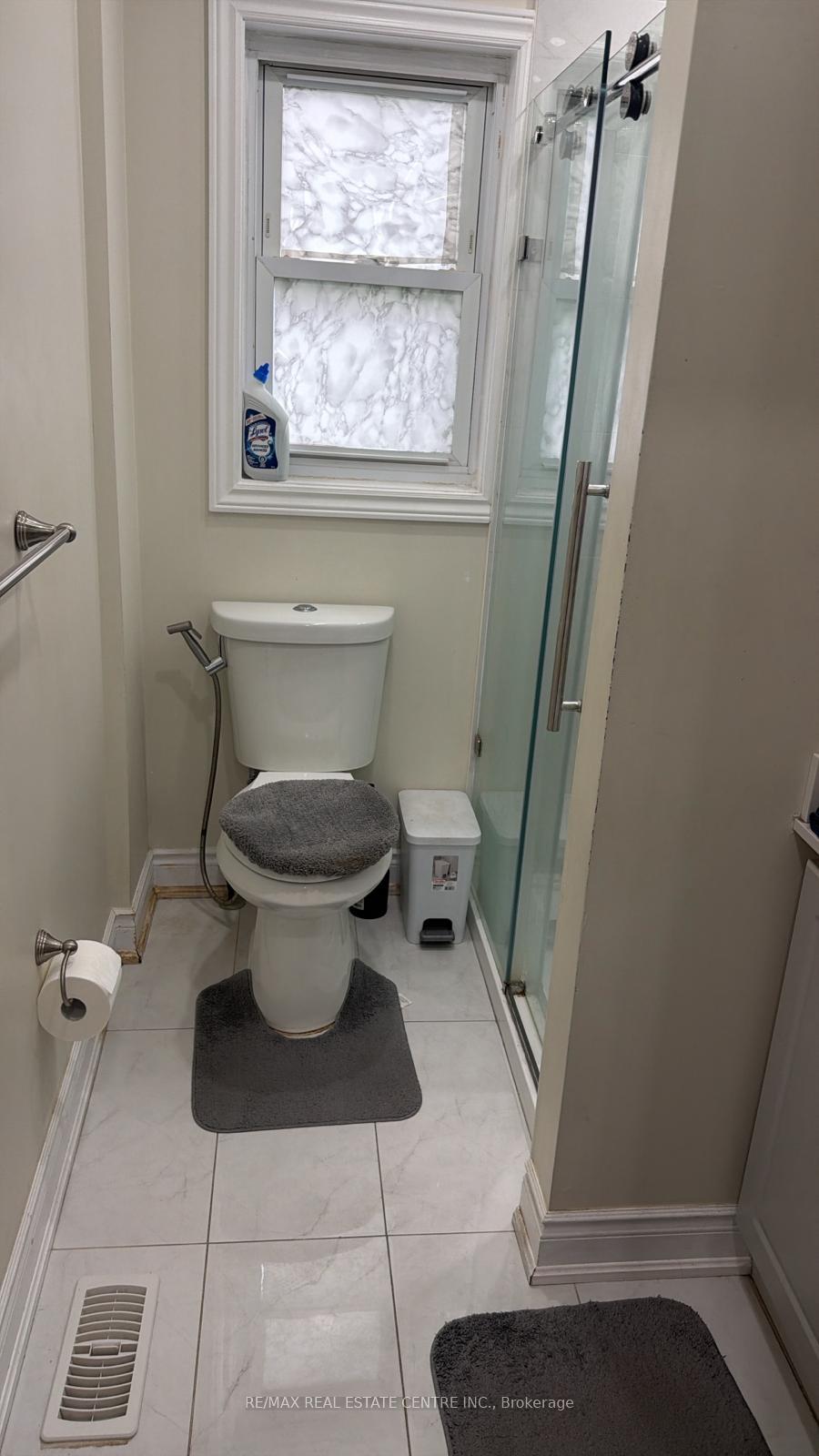 Photo 8 of Unit Upper, 15 Chelsea Road, Kitchener, Heritage Park - Kitchener — HOMEH