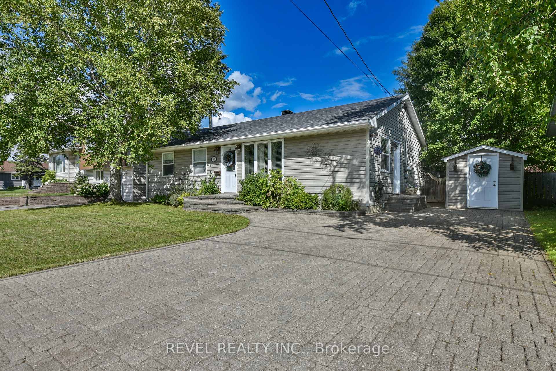 Photo 2 of 568 Tamarack Street, Timmins, TNE - North — HOMEH