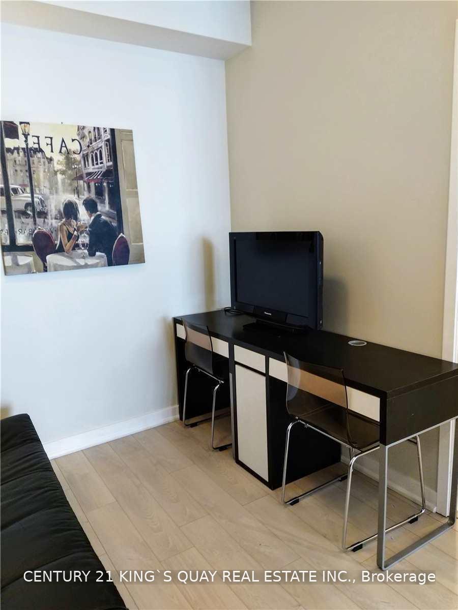 Photo 4 of Unit 3908, 15 Iceboat Terrace, Toronto, Waterfront Communities — HOMEH