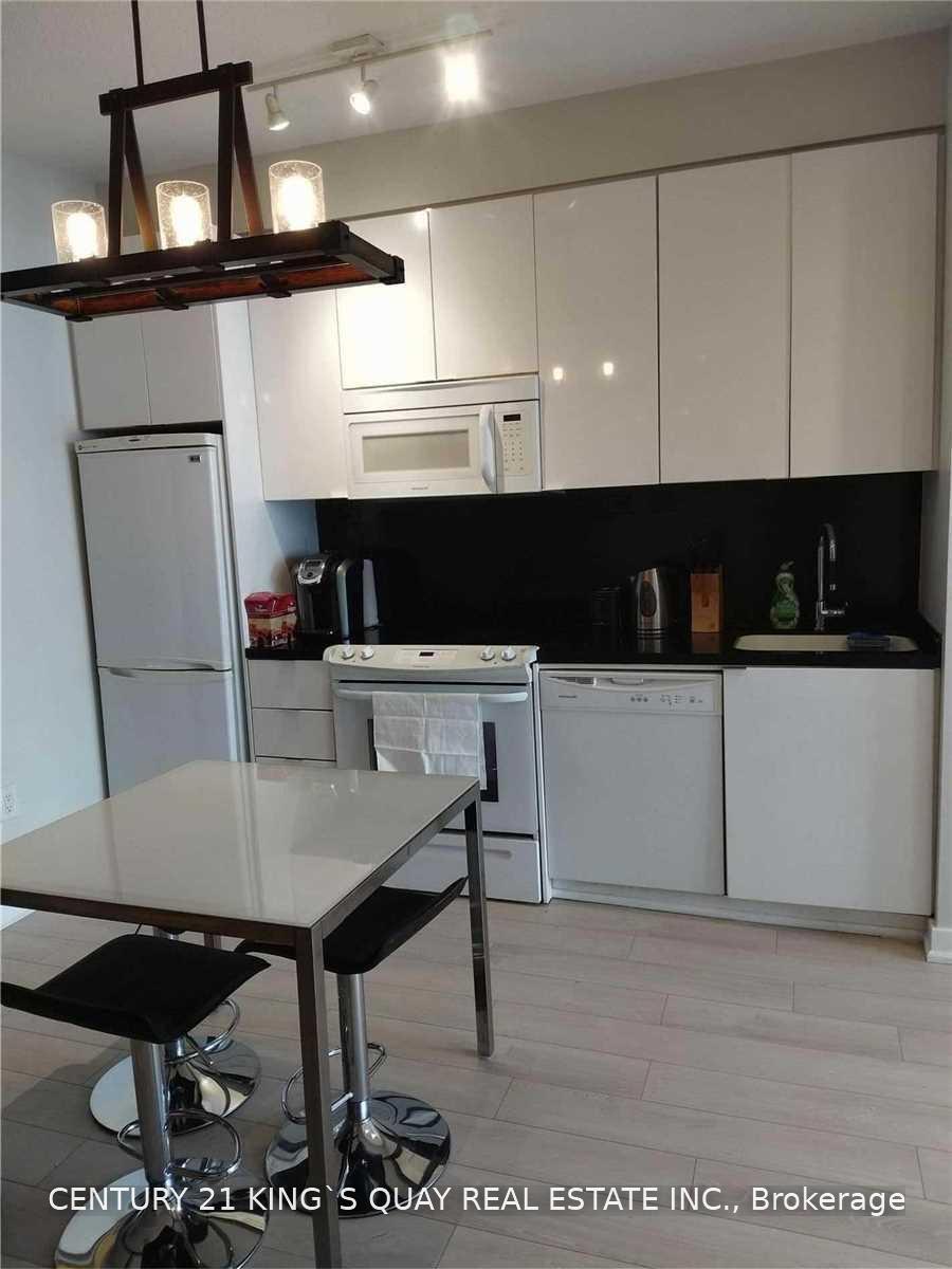 Photo 5 of Unit 3908, 15 Iceboat Terrace, Toronto, Waterfront Communities — HOMEH