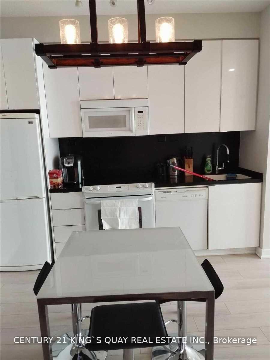 Photo 6 of Unit 3908, 15 Iceboat Terrace, Toronto, Waterfront Communities — HOMEH