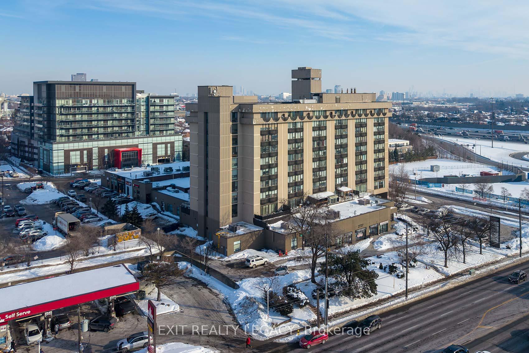Front of Unit 813, 2737 Keele Street