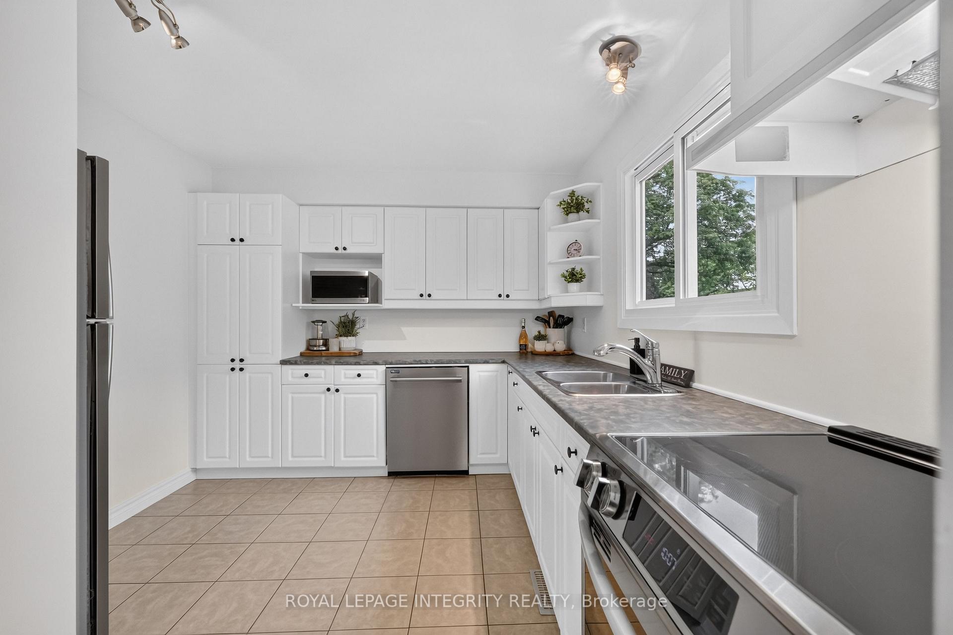 Photo 11 of 1352 Bakker Court, Ottawa, Convent Glen South — HOMEH