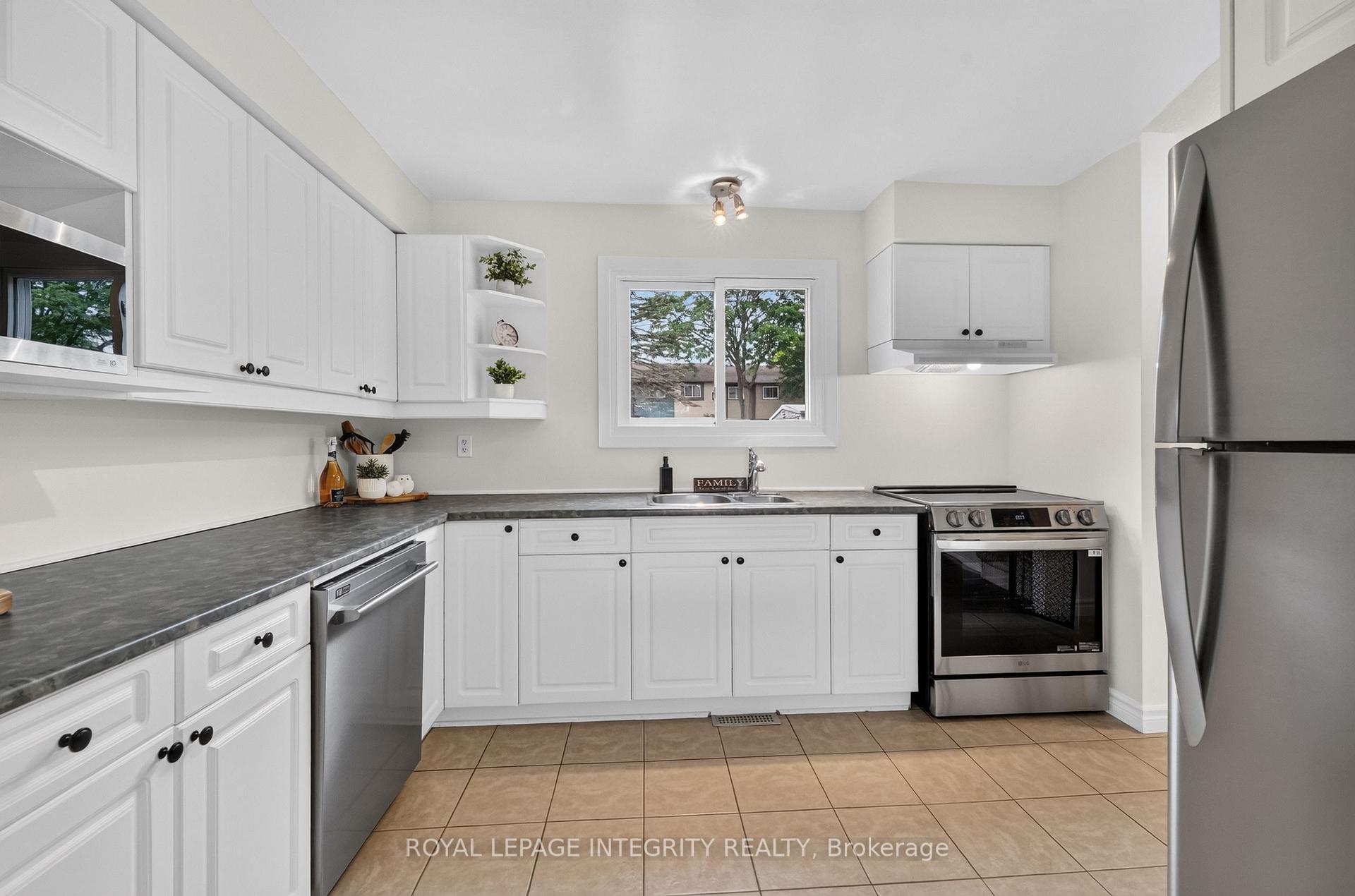 Photo 12 of 1352 Bakker Court, Ottawa, Convent Glen South — HOMEH