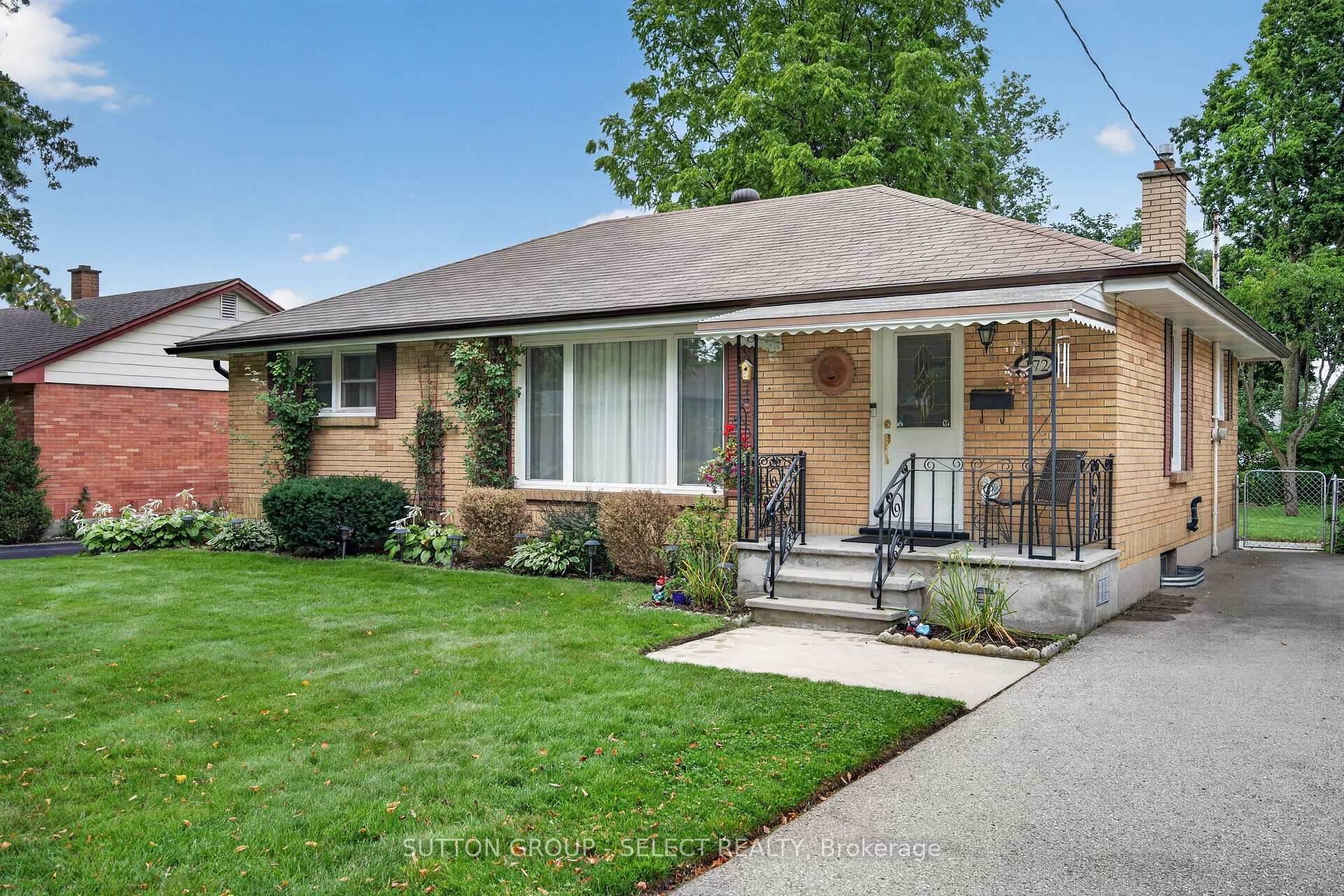 Photo 1 of 172 Fairhaven Circle, London, East O — HOMEH