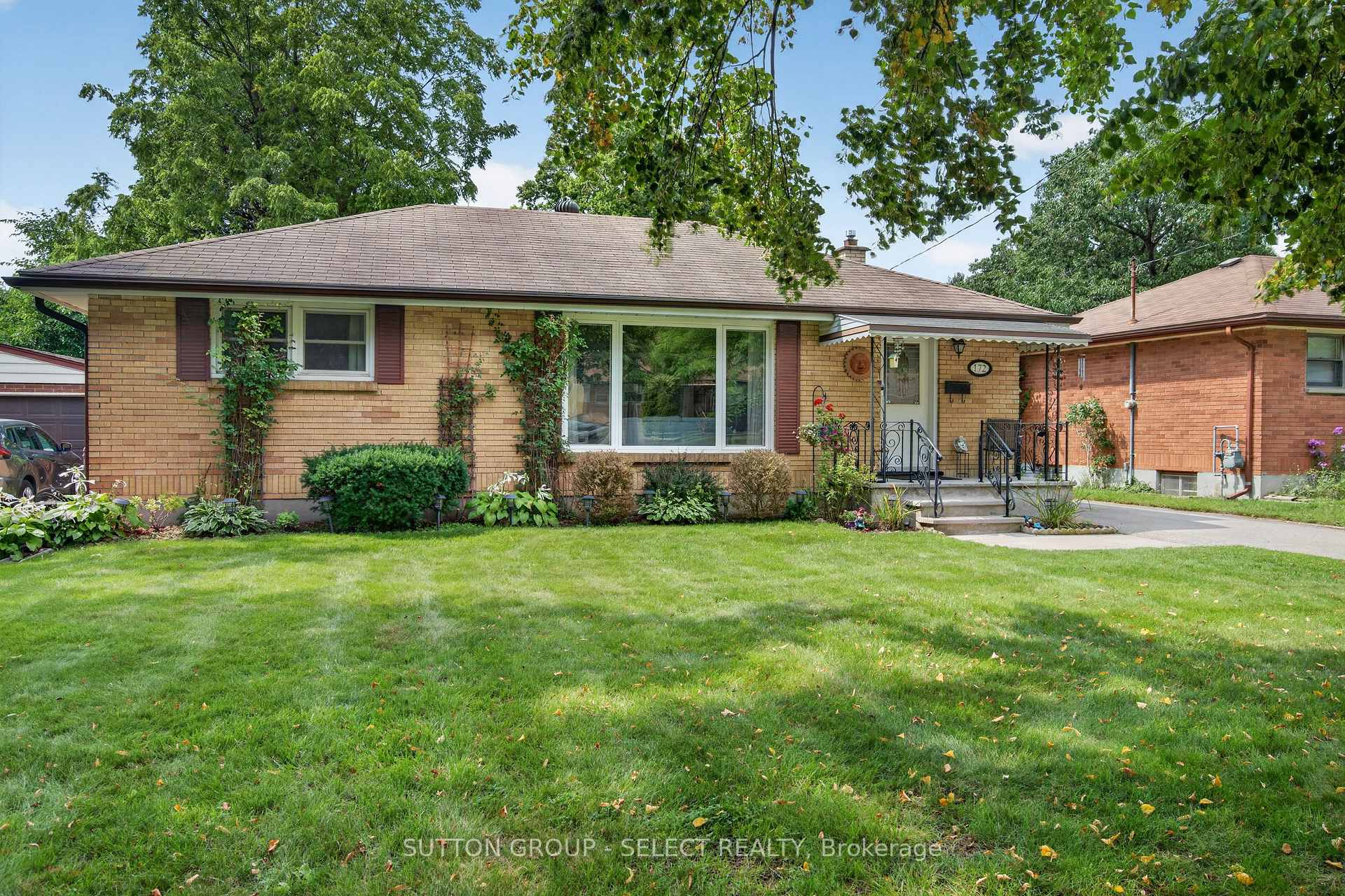 Photo 2 of 172 Fairhaven Circle, London, East O — HOMEH