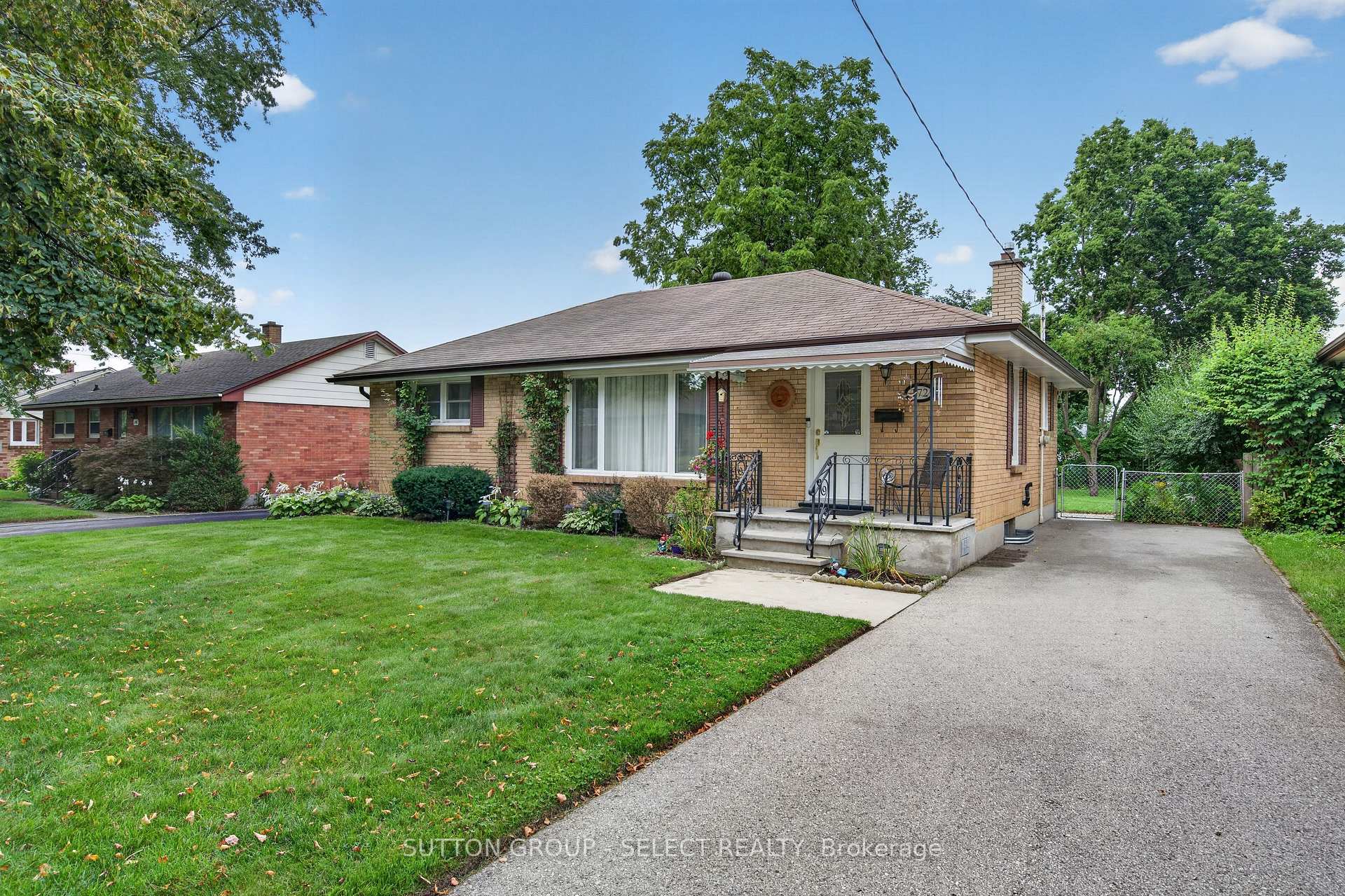 Photo 6 of 172 Fairhaven Circle, London, East O — HOMEH