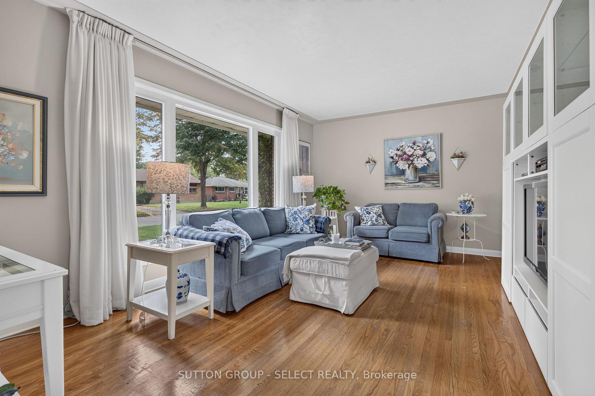 Photo 8 of 172 Fairhaven Circle, London, East O — HOMEH