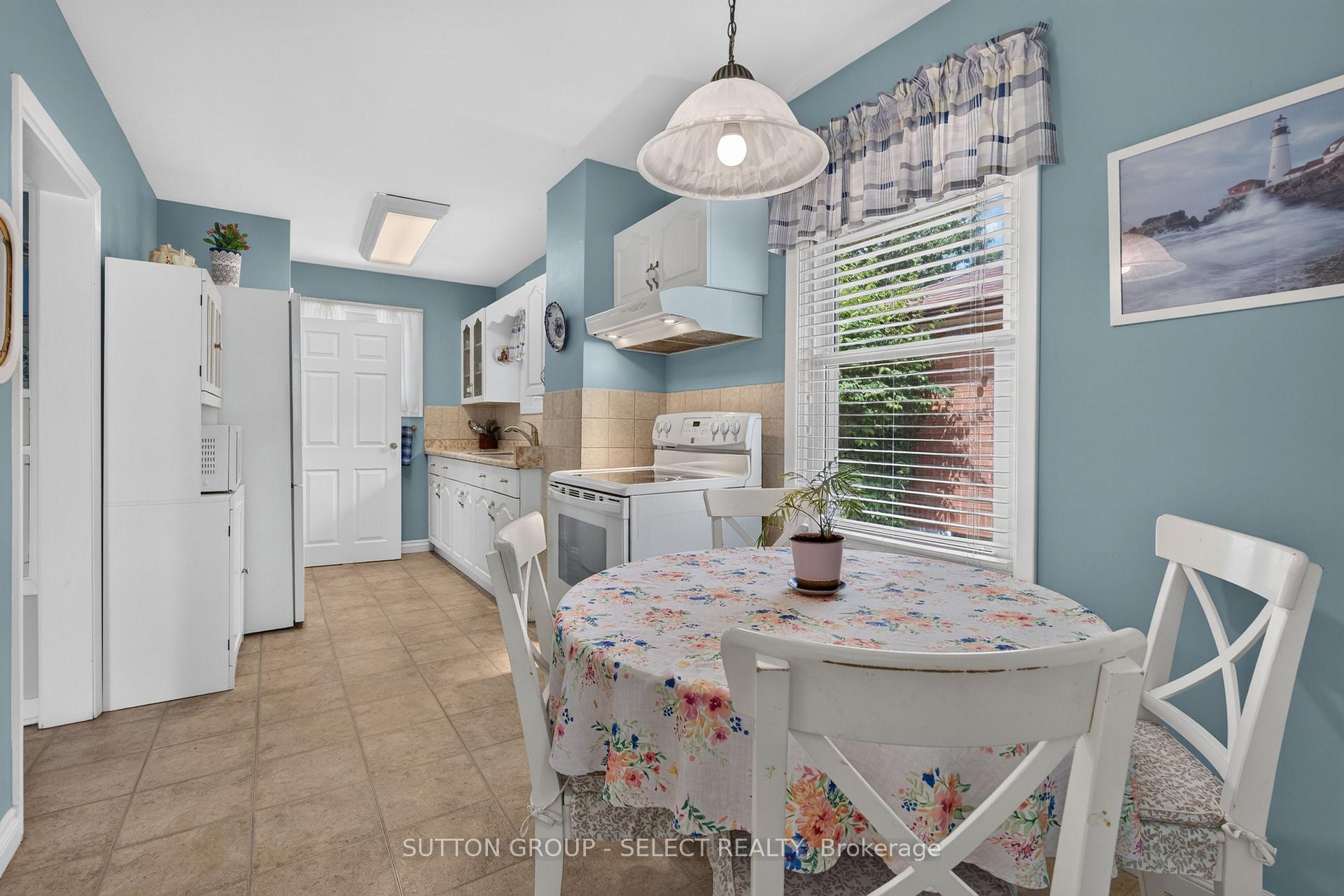 Photo 11 of 172 Fairhaven Circle, London, East O — HOMEH